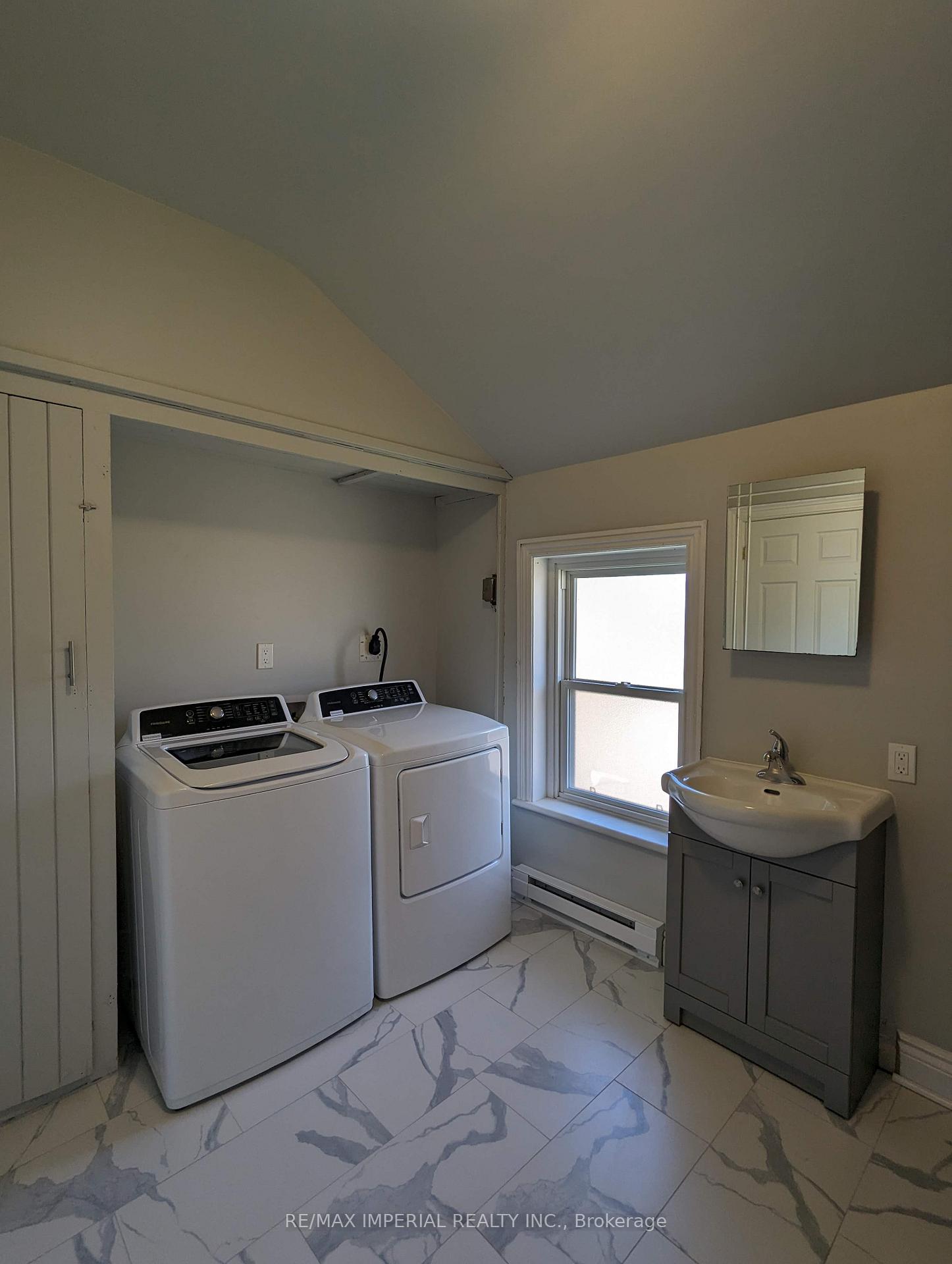 Photo 3 of Unit Upper, 2 Huron Street, Kawartha Lakes, Lindsay — HOMEH