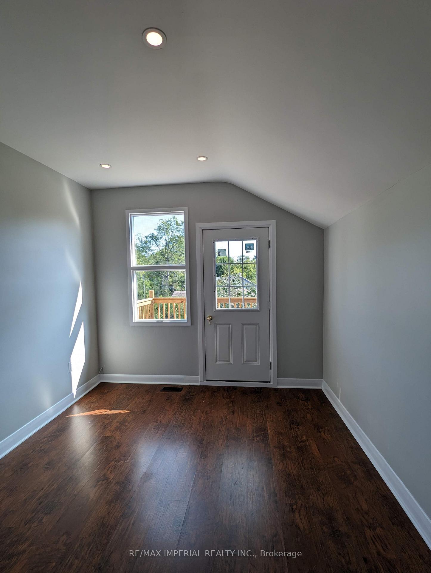 Photo 5 of Unit Upper, 2 Huron Street, Kawartha Lakes, Lindsay — HOMEH