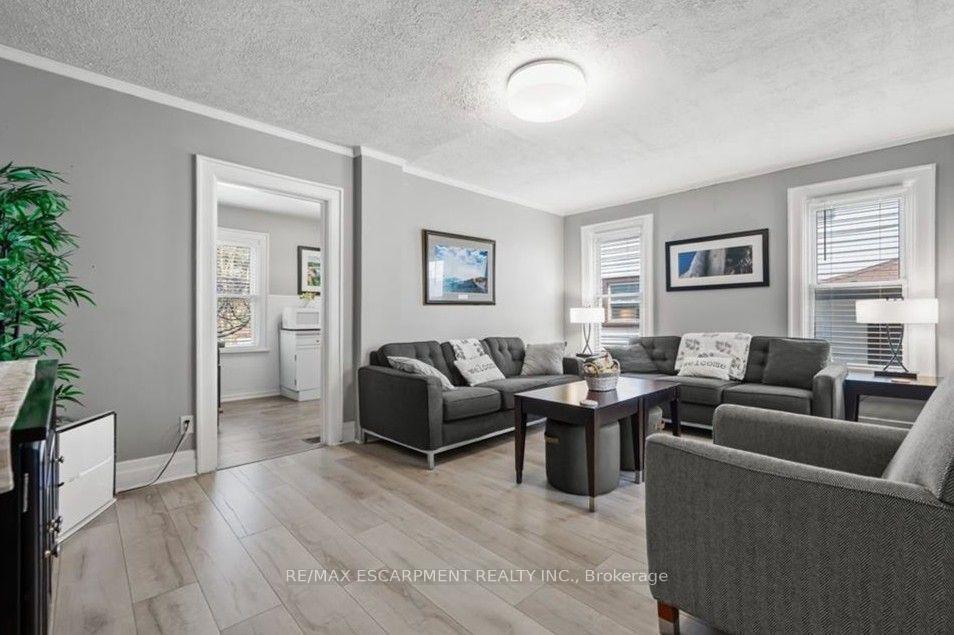 Photo 3 of 5429 Second Avenue, Niagara Falls, Clifton Hill — HOMEH