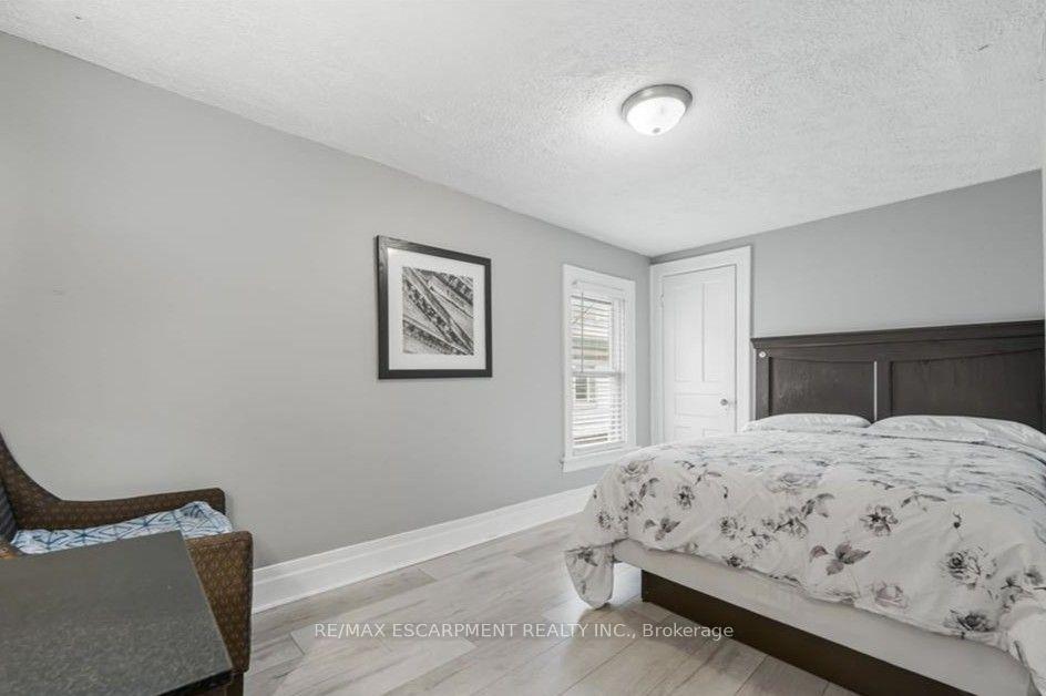 Photo 8 of 5429 Second Avenue, Niagara Falls, Clifton Hill — HOMEH