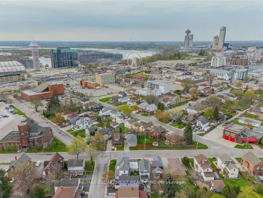 Photo 10 of 5429 Second Avenue, Niagara Falls, Clifton Hill — HOMEH
