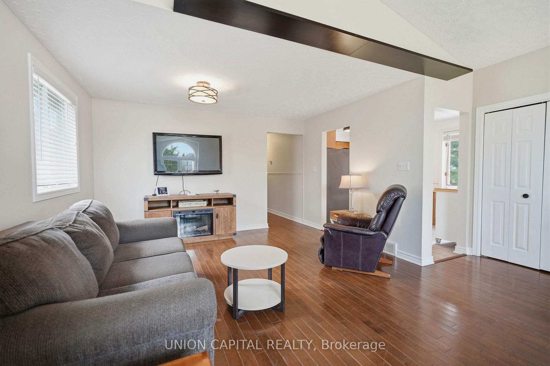 Photo 7 of 6699 Montrose Road, Niagara Falls, West Wood — HOMEH