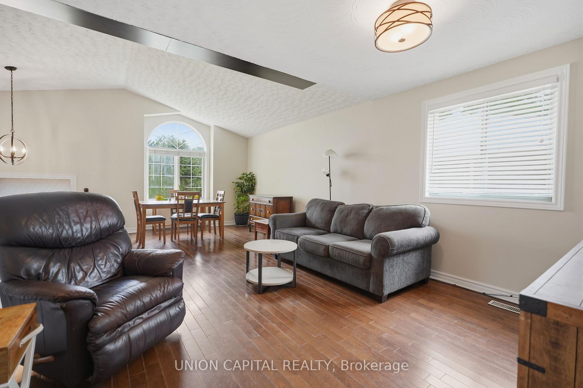 Photo 9 of 6699 Montrose Road, Niagara Falls, West Wood — HOMEH