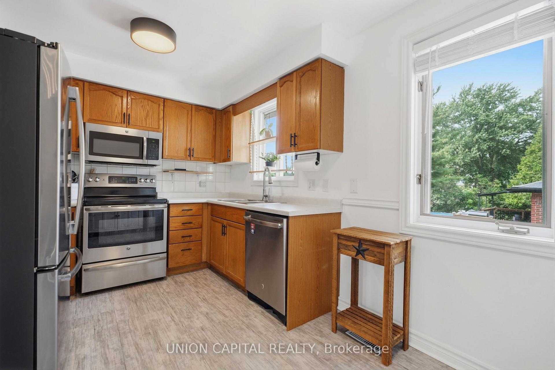 Photo 11 of 6699 Montrose Road, Niagara Falls, West Wood — HOMEH