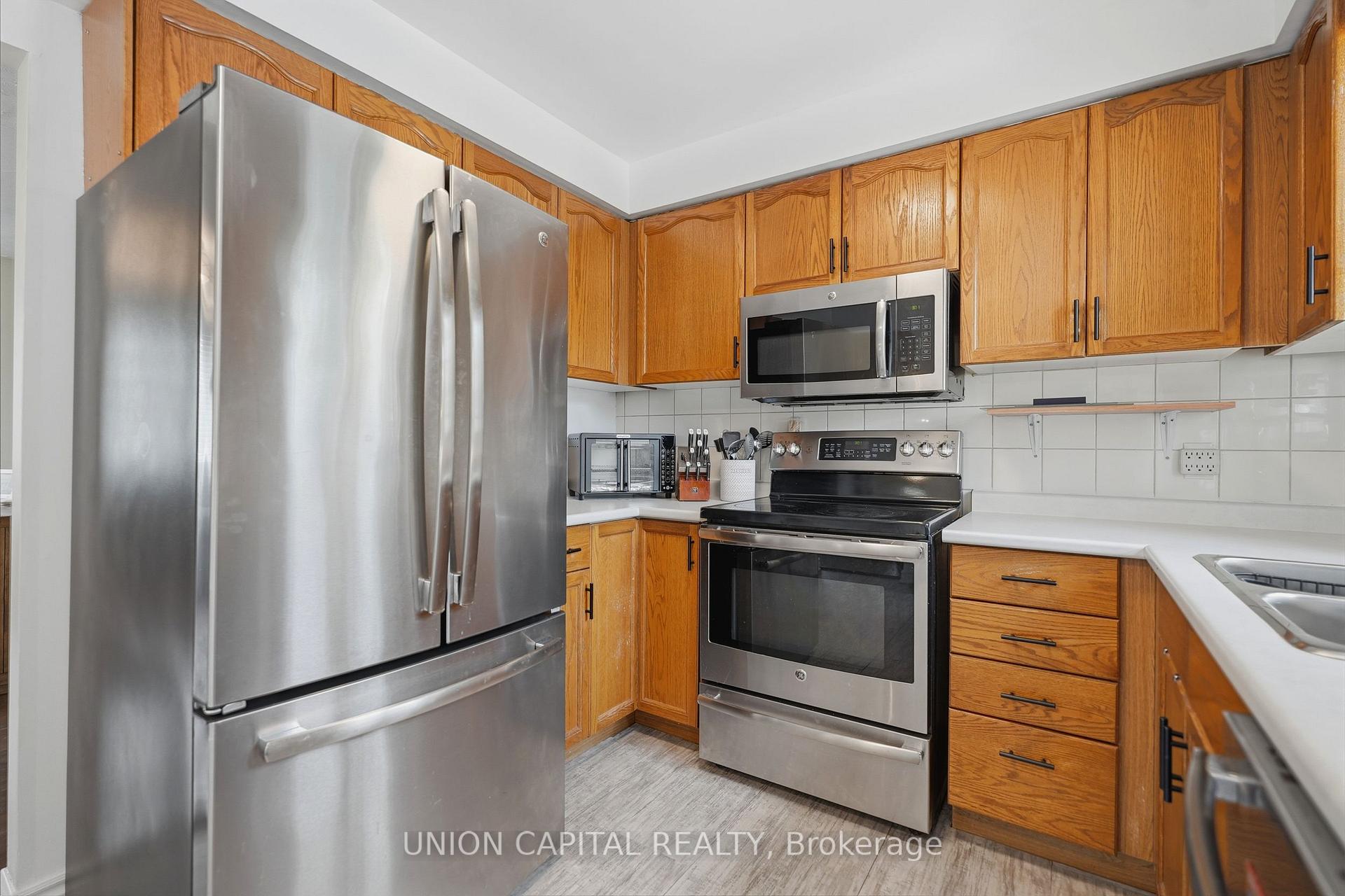Photo 12 of 6699 Montrose Road, Niagara Falls, West Wood — HOMEH