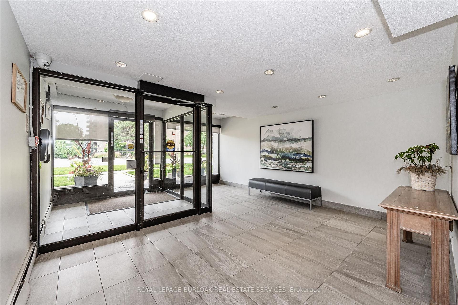 Photo 5 of Unit 405, 2411 New Street, Burlington, Brant — HOMEH