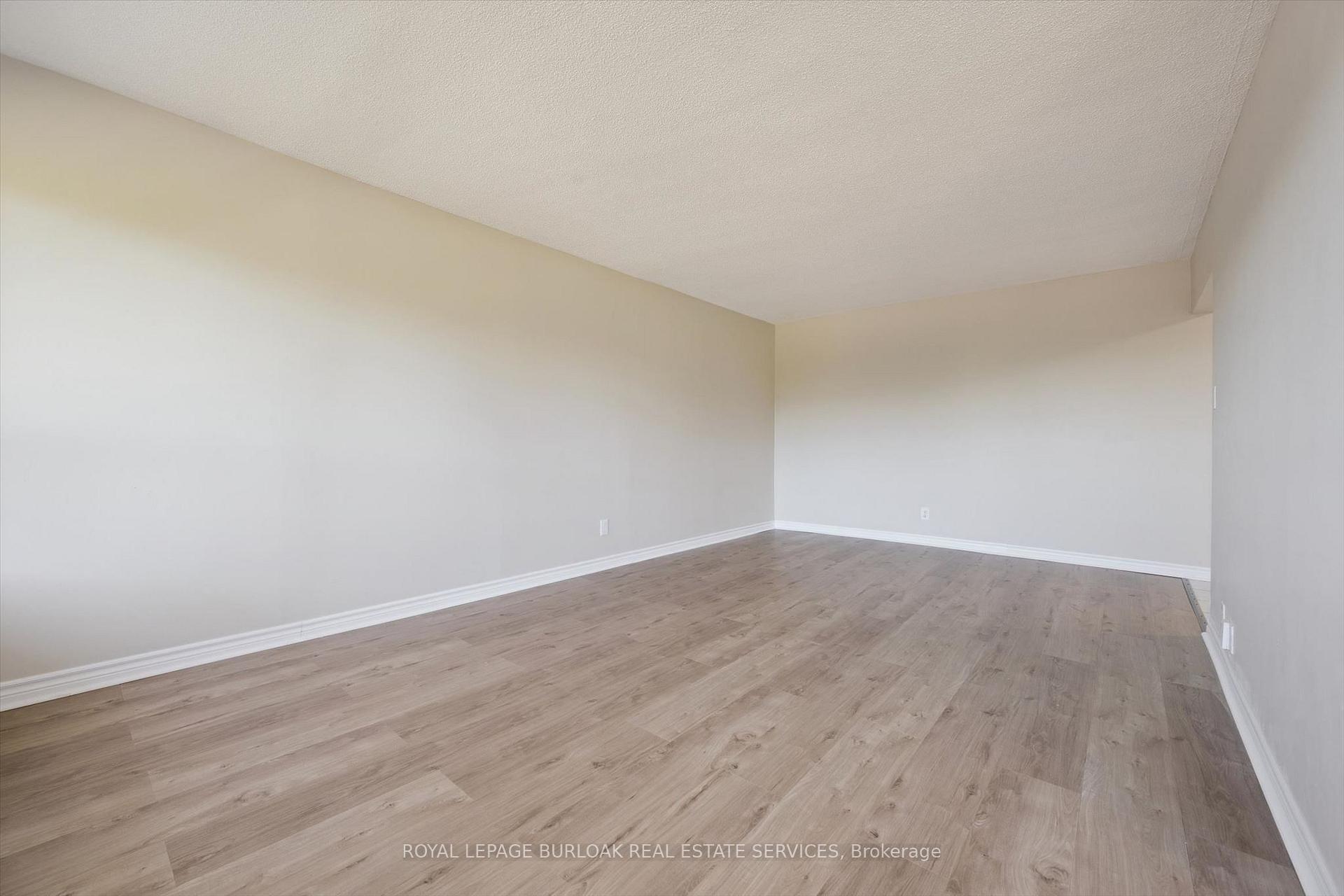 Photo 12 of Unit 405, 2411 New Street, Burlington, Brant — HOMEH