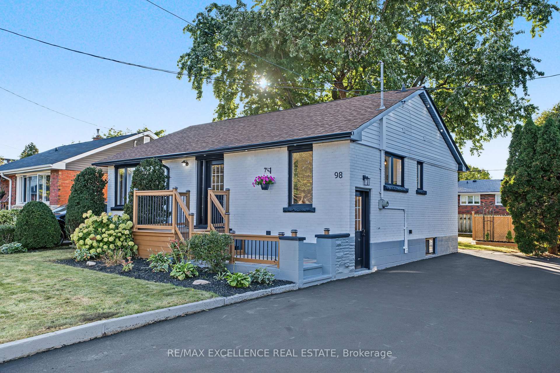 Photo 3 of 98 Wise Crescent, Hamilton, Huntington — HOMEH