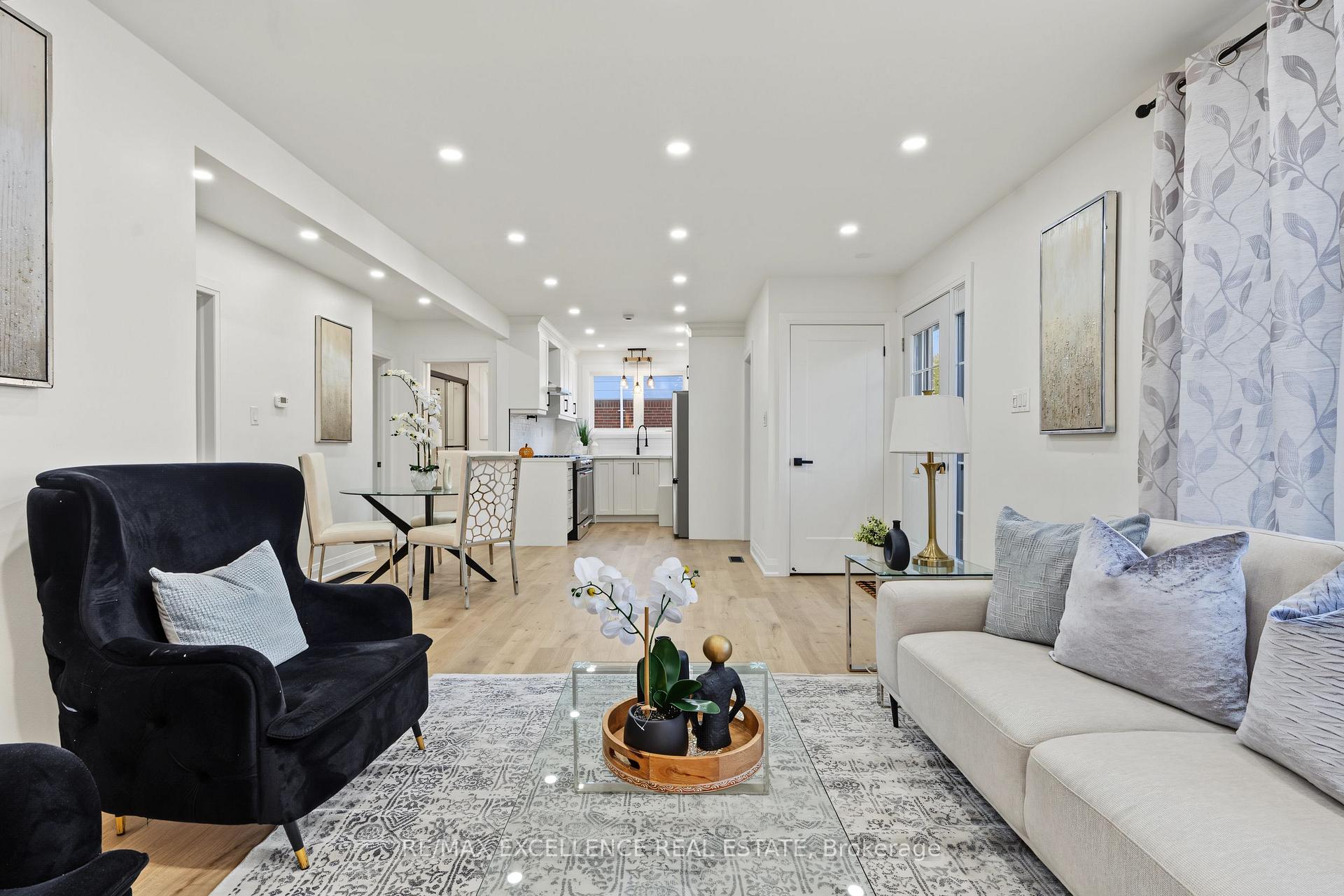 Photo 8 of 98 Wise Crescent, Hamilton, Huntington — HOMEH
