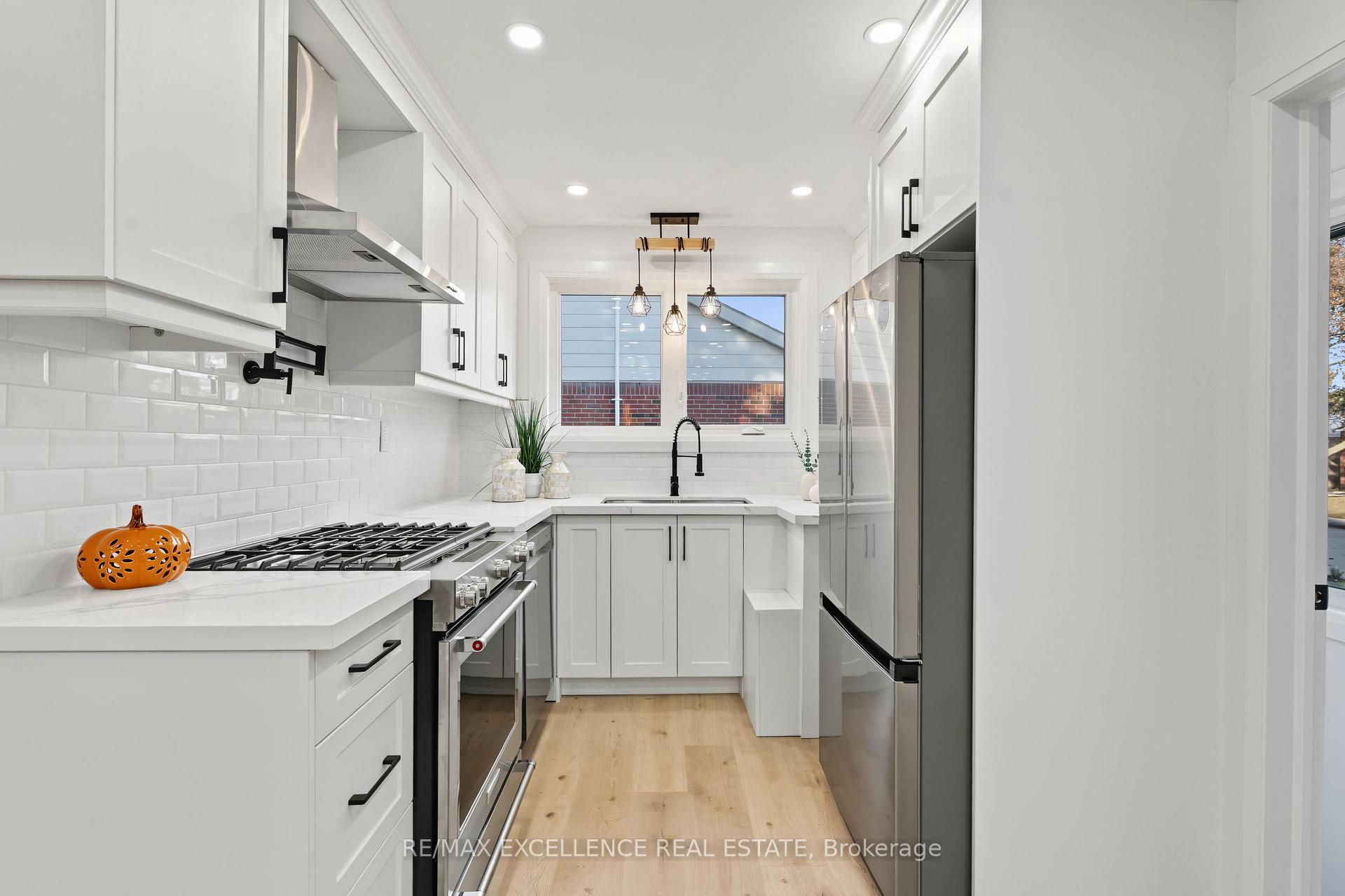 Photo 10 of 98 Wise Crescent, Hamilton, Huntington — HOMEH