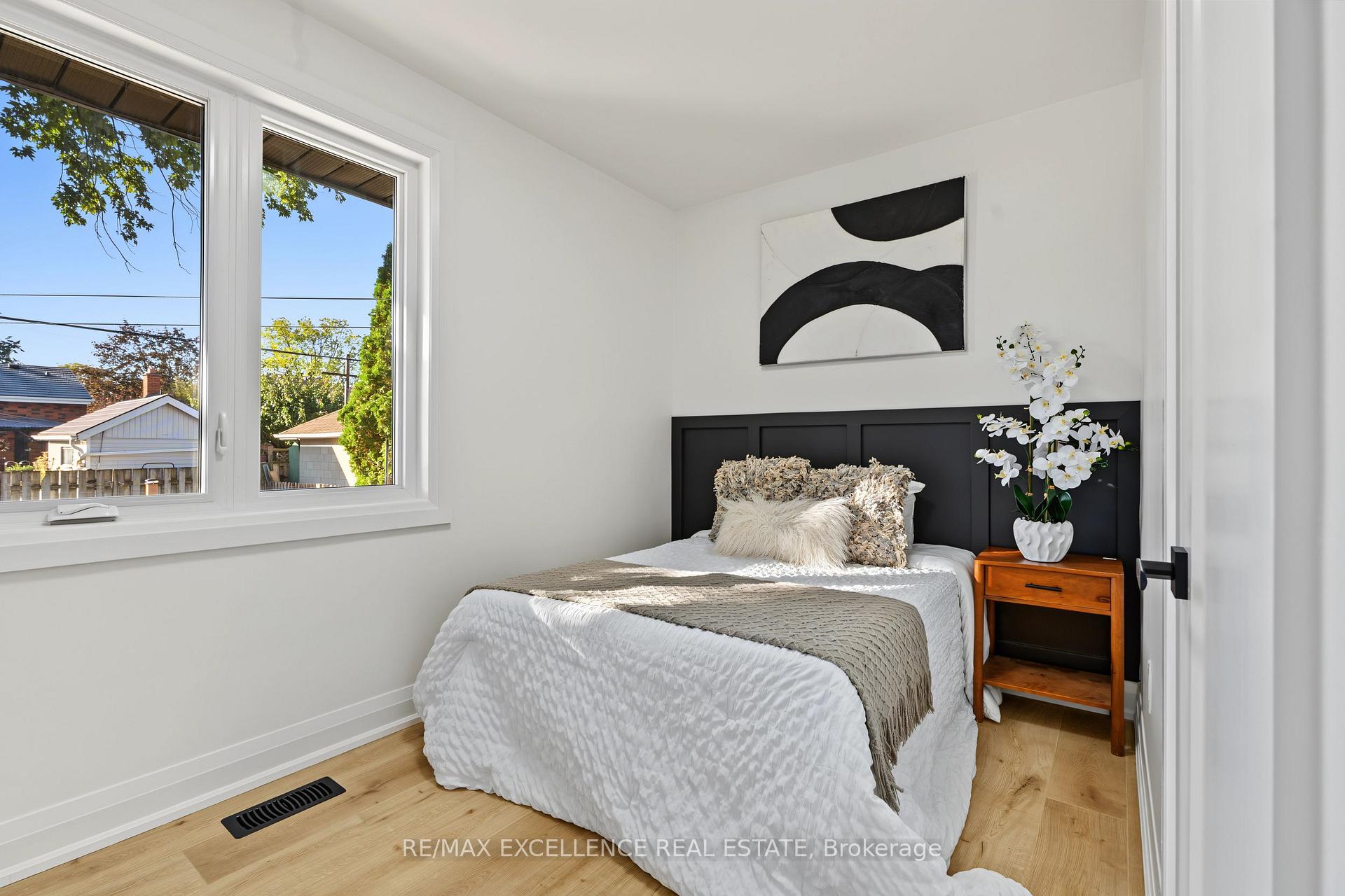 Photo 14 of 98 Wise Crescent, Hamilton, Huntington — HOMEH