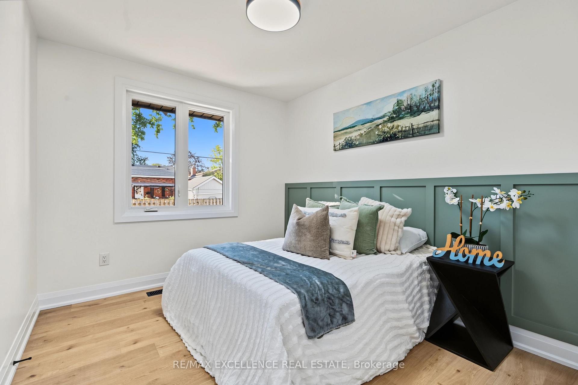 Photo 16 of 98 Wise Crescent, Hamilton, Huntington — HOMEH