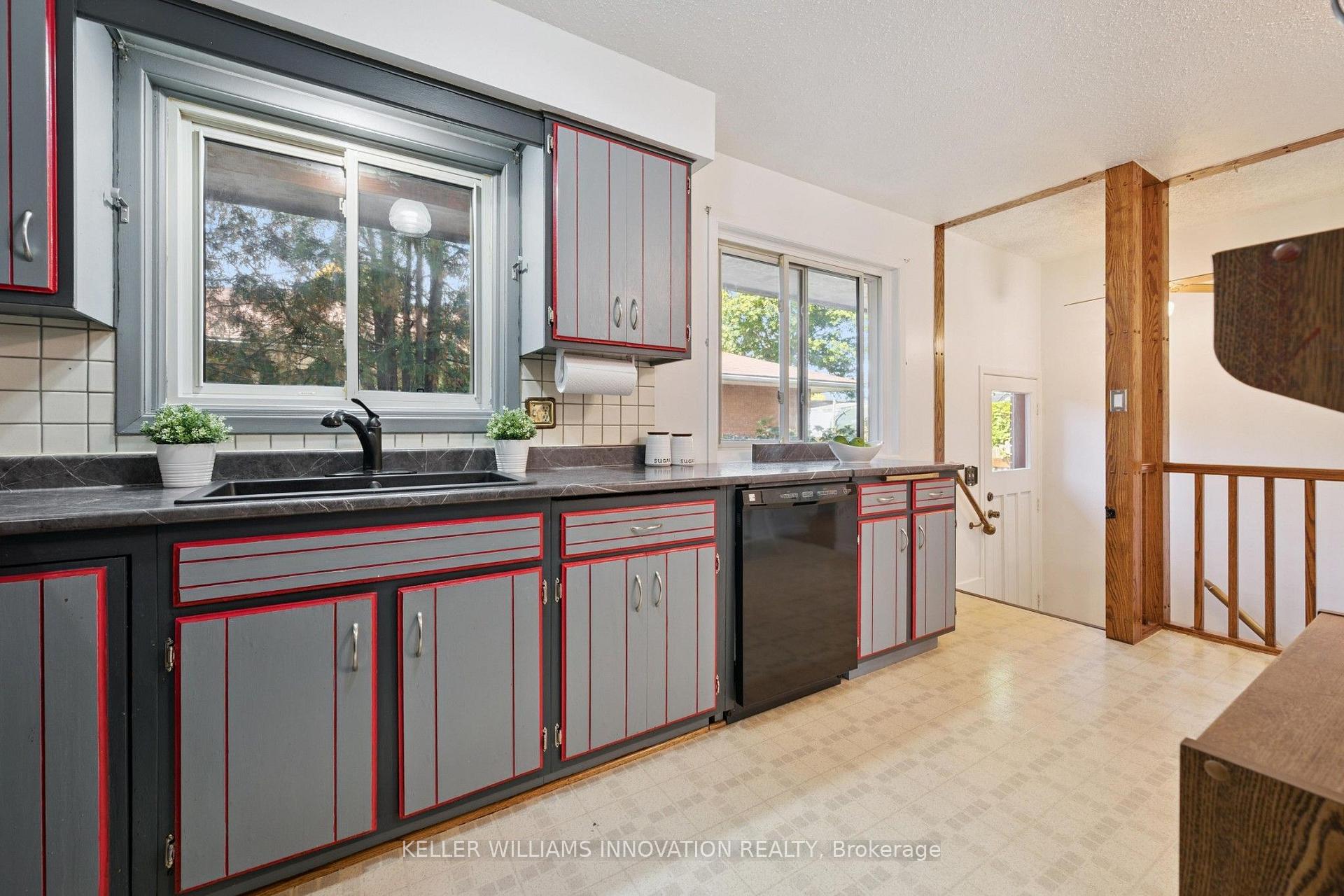 Photo 9 of 128 Briar Knoll Drive, Kitchener, Country Hills West — HOMEH