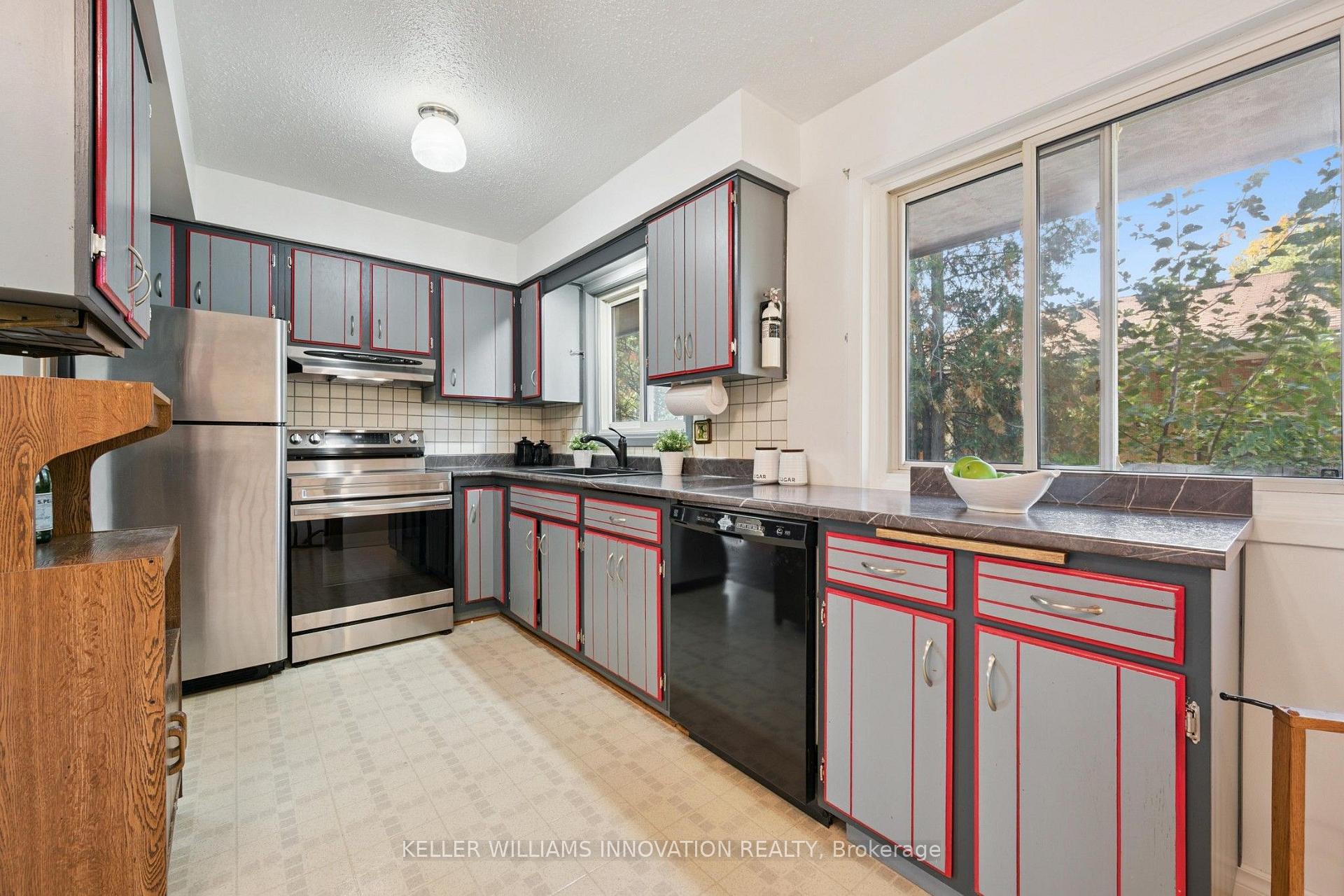 Photo 10 of 128 Briar Knoll Drive, Kitchener, Country Hills West — HOMEH