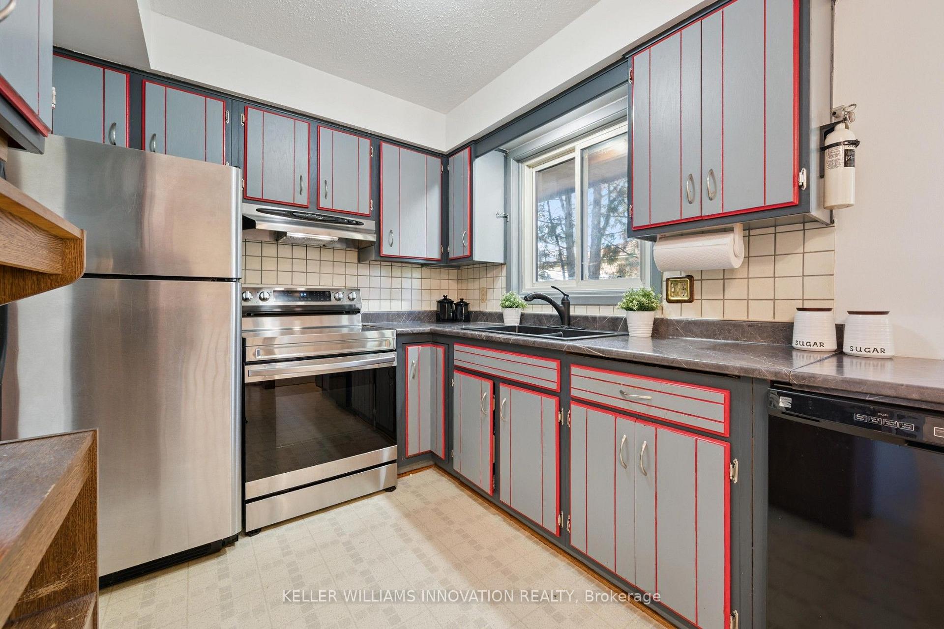 Photo 13 of 128 Briar Knoll Drive, Kitchener, Country Hills West — HOMEH