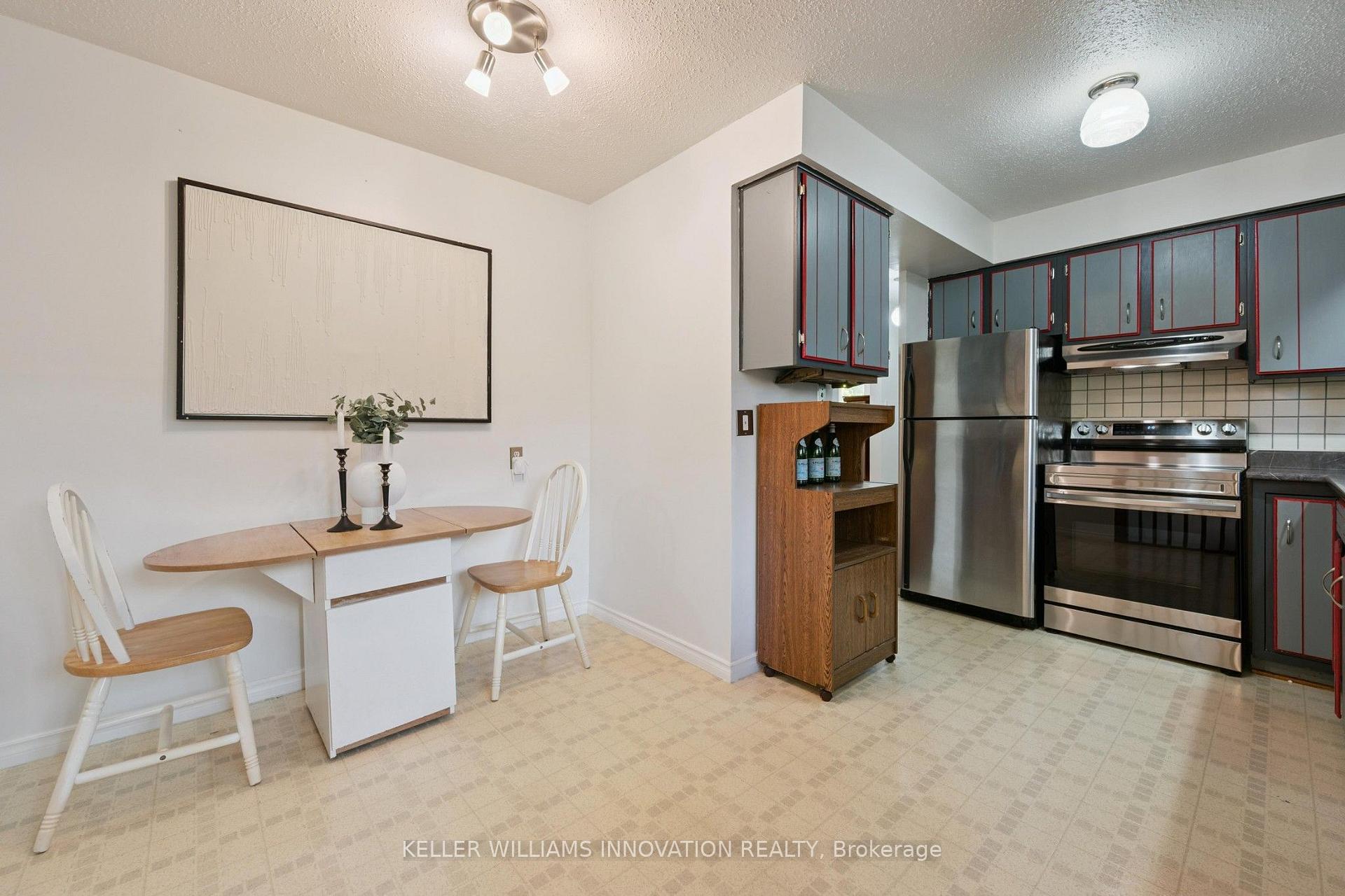 Photo 14 of 128 Briar Knoll Drive, Kitchener, Country Hills West — HOMEH