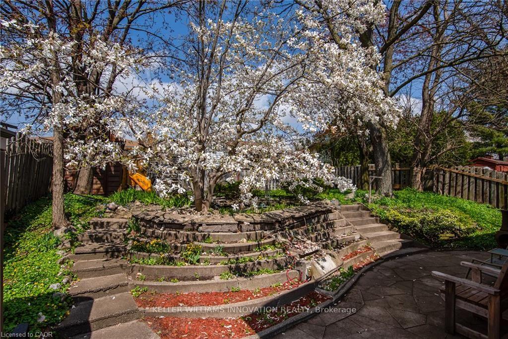 Photo 42 of 128 Briar Knoll Drive, Kitchener, Country Hills West — HOMEH