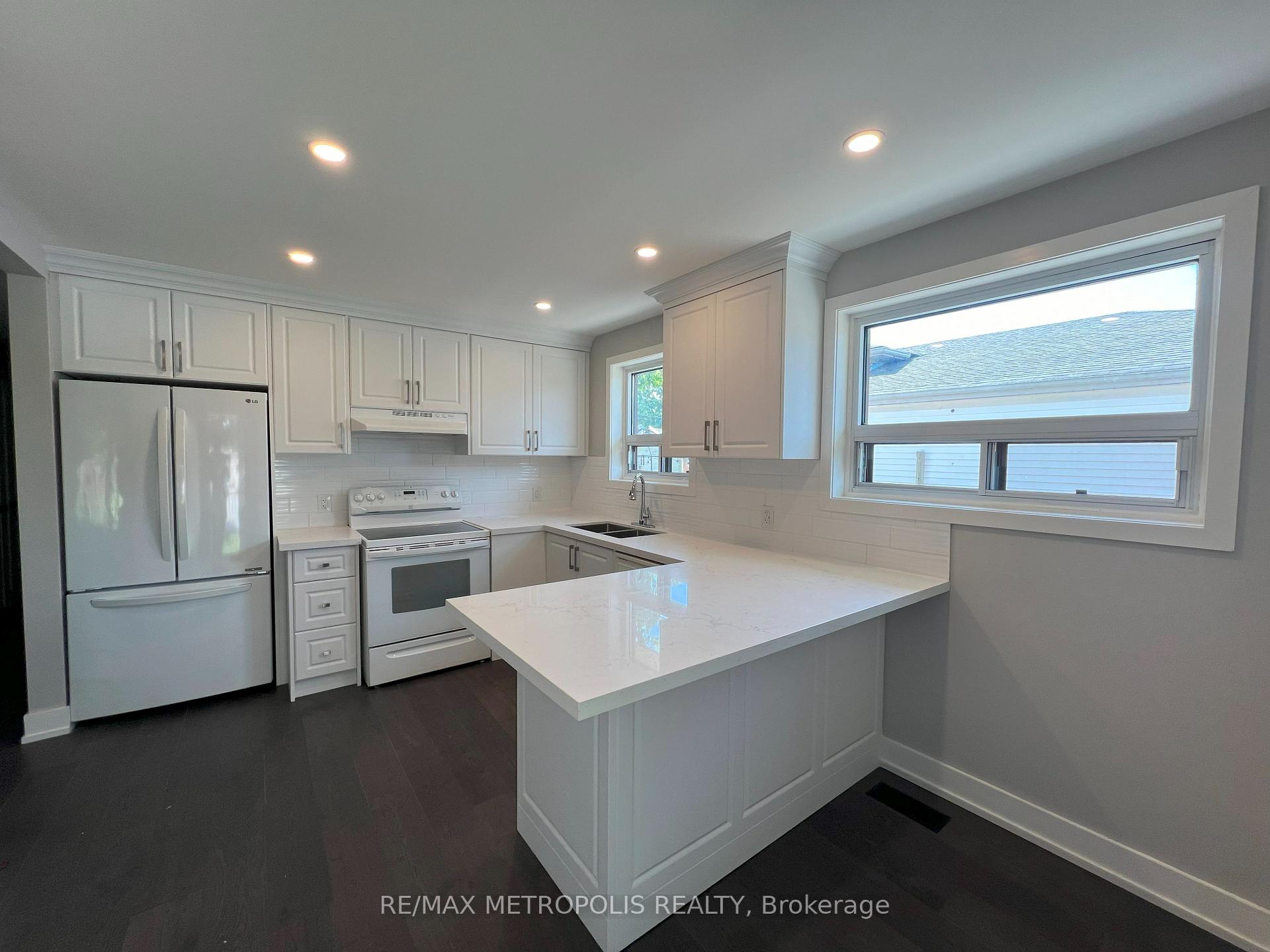 Photo 2 of Unit MAIN, 797 Zator Avenue, Pickering, Bay Ridges — HOMEH