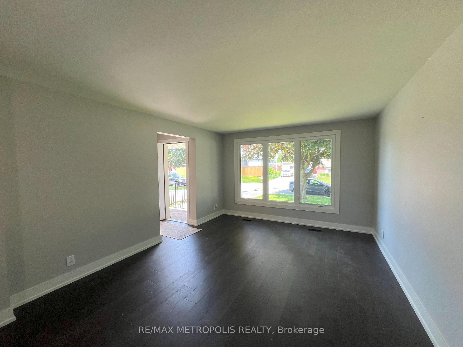 Photo 3 of Unit MAIN, 797 Zator Avenue, Pickering, Bay Ridges — HOMEH