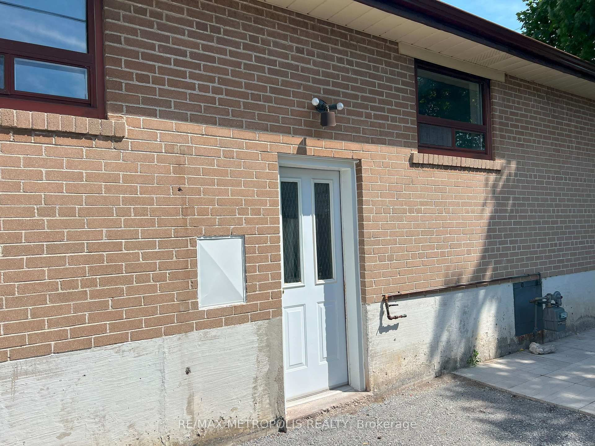 Photo 9 of Unit MAIN, 797 Zator Avenue, Pickering, Bay Ridges — HOMEH