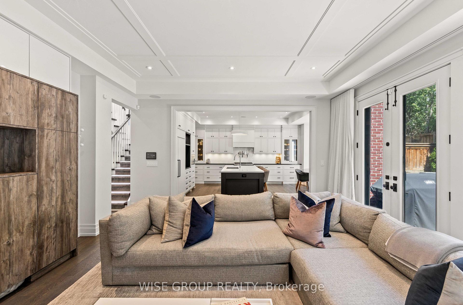 Photo 11 of 50 Sheldrake Boulevard, Toronto, Mount Pleasant East — HOMEH
