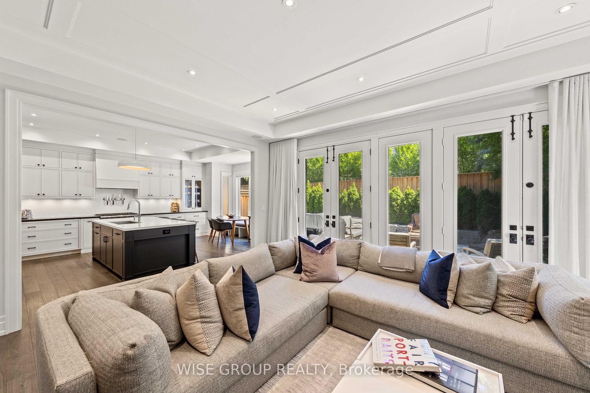 Photo 12 of 50 Sheldrake Boulevard, Toronto, Mount Pleasant East — HOMEH