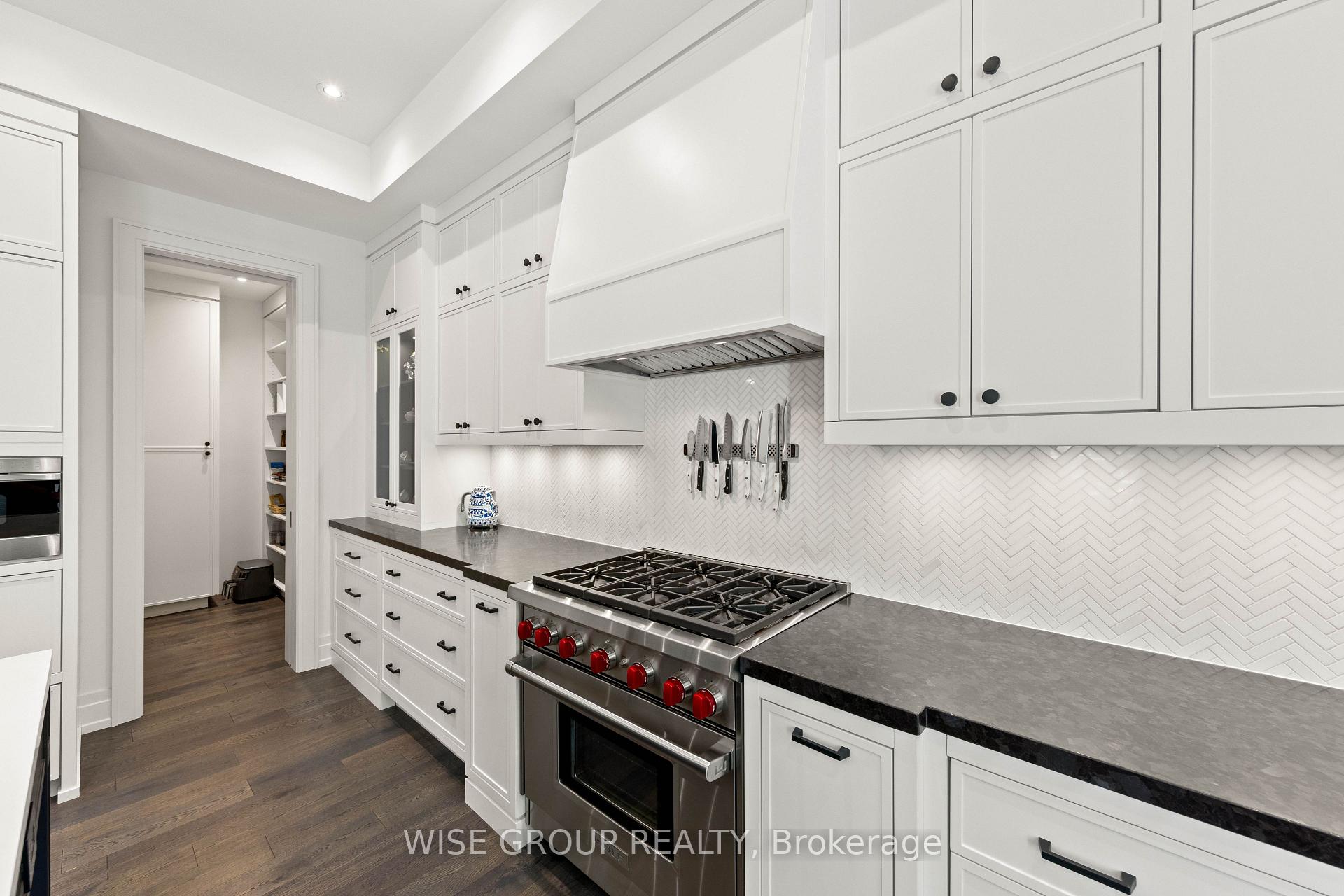 Photo 18 of 50 Sheldrake Boulevard, Toronto, Mount Pleasant East — HOMEH