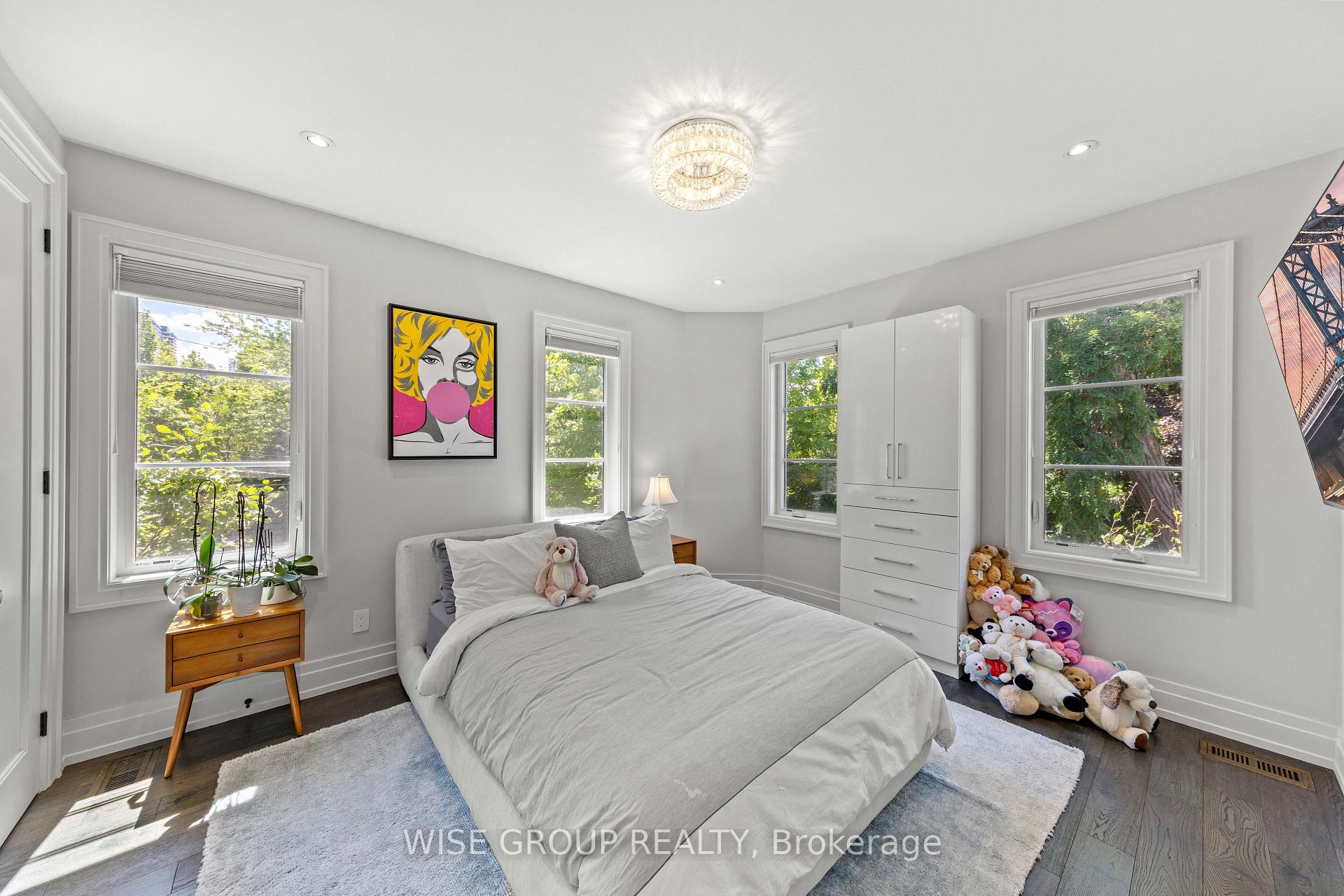 Photo 33 of 50 Sheldrake Boulevard, Toronto, Mount Pleasant East — HOMEH