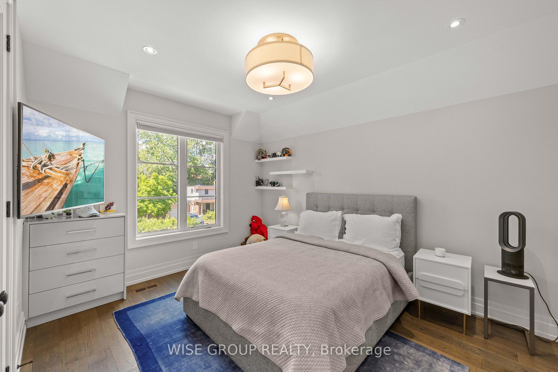 Photo 36 of 50 Sheldrake Boulevard, Toronto, Mount Pleasant East — HOMEH
