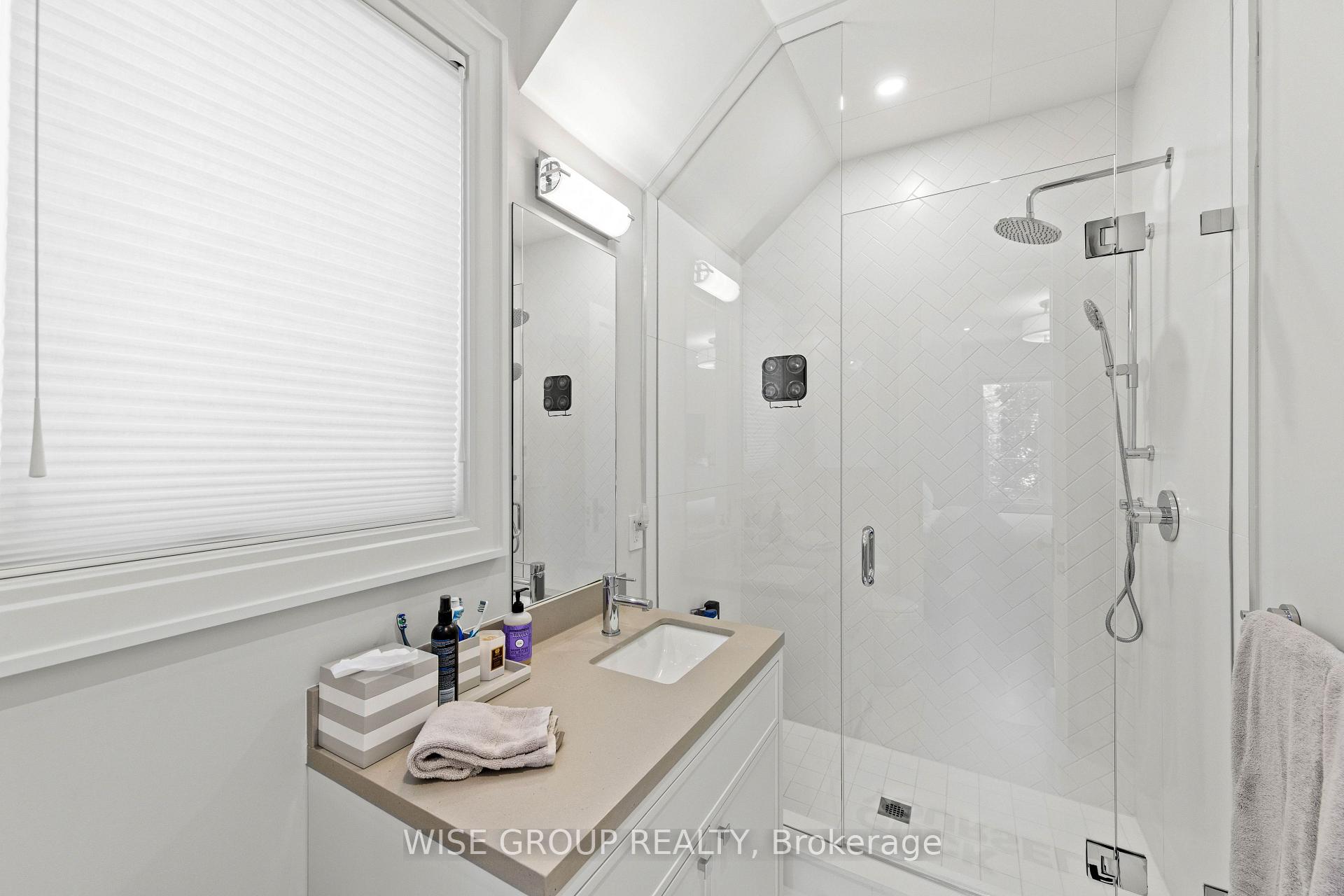 Photo 37 of 50 Sheldrake Boulevard, Toronto, Mount Pleasant East — HOMEH