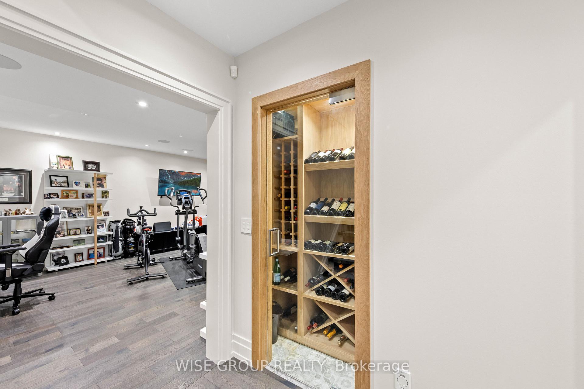 Photo 39 of 50 Sheldrake Boulevard, Toronto, Mount Pleasant East — HOMEH