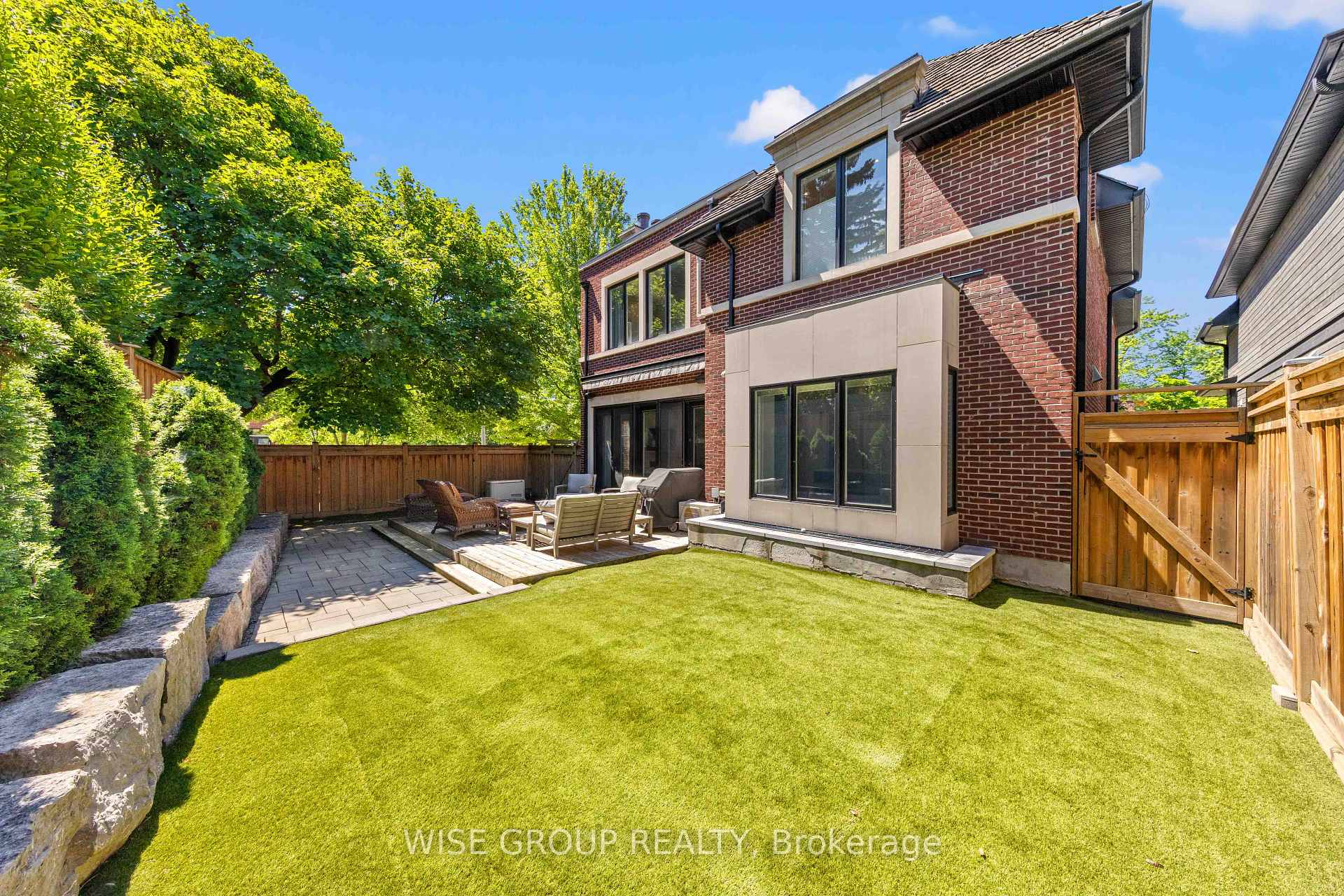 Photo 48 of 50 Sheldrake Boulevard, Toronto, Mount Pleasant East — HOMEH