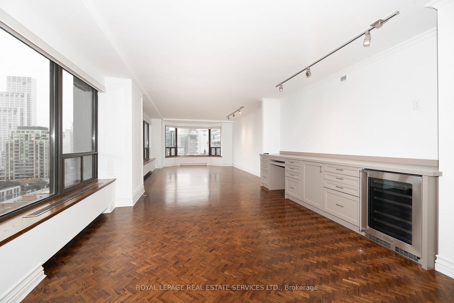 Photo 4 of Unit 1111, 175 Cumberland Street, Toronto, The Annex — HOMEH