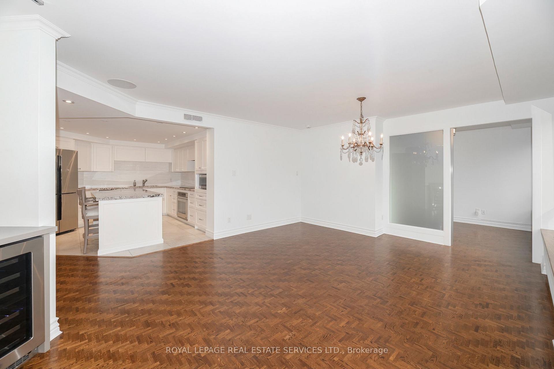 Photo 8 of Unit 1111, 175 Cumberland Street, Toronto, The Annex — HOMEH