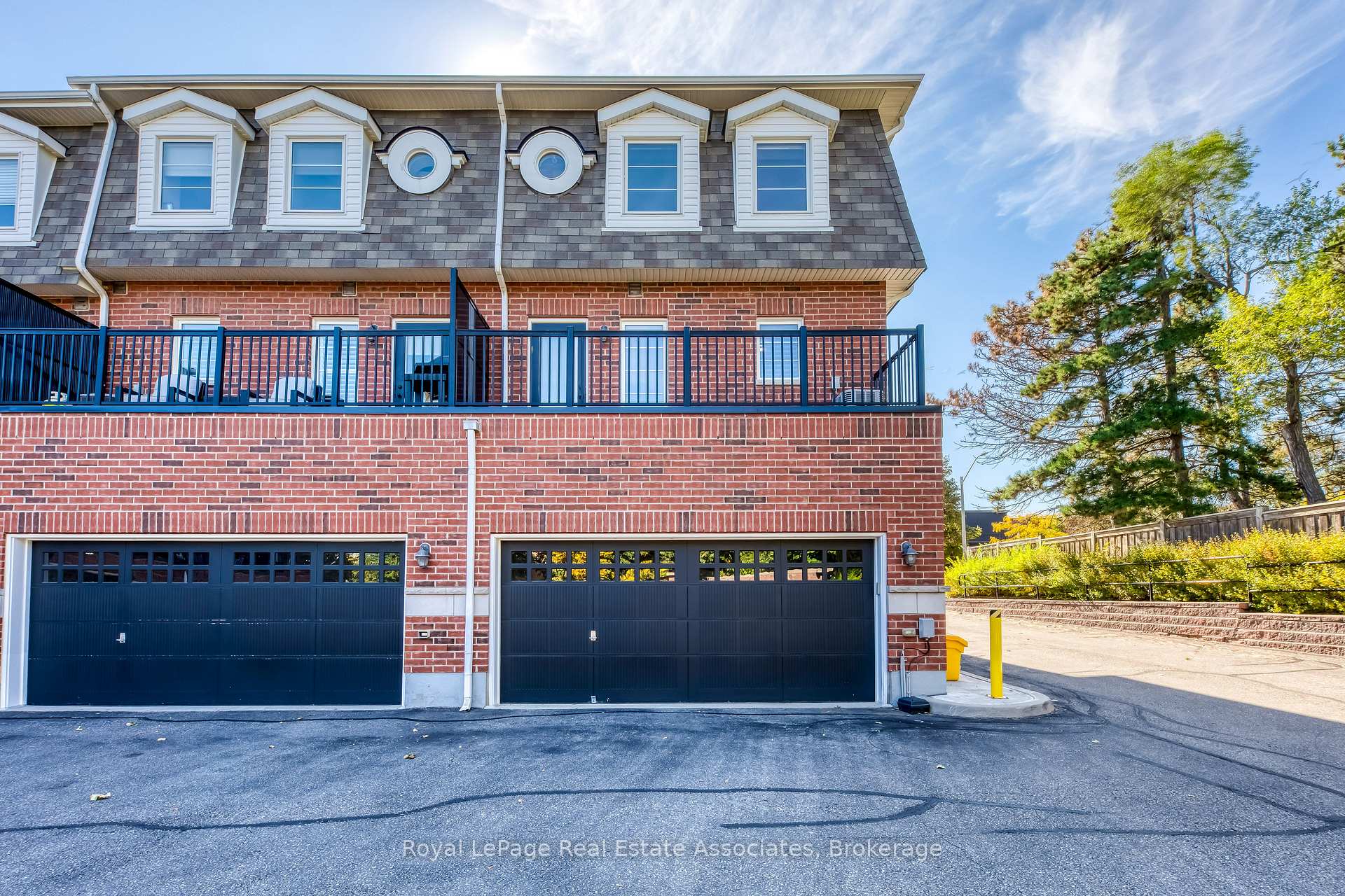 Photo 5 of Unit 1, 2375 Truscott Drive, Mississauga, Clarkson — HOMEH