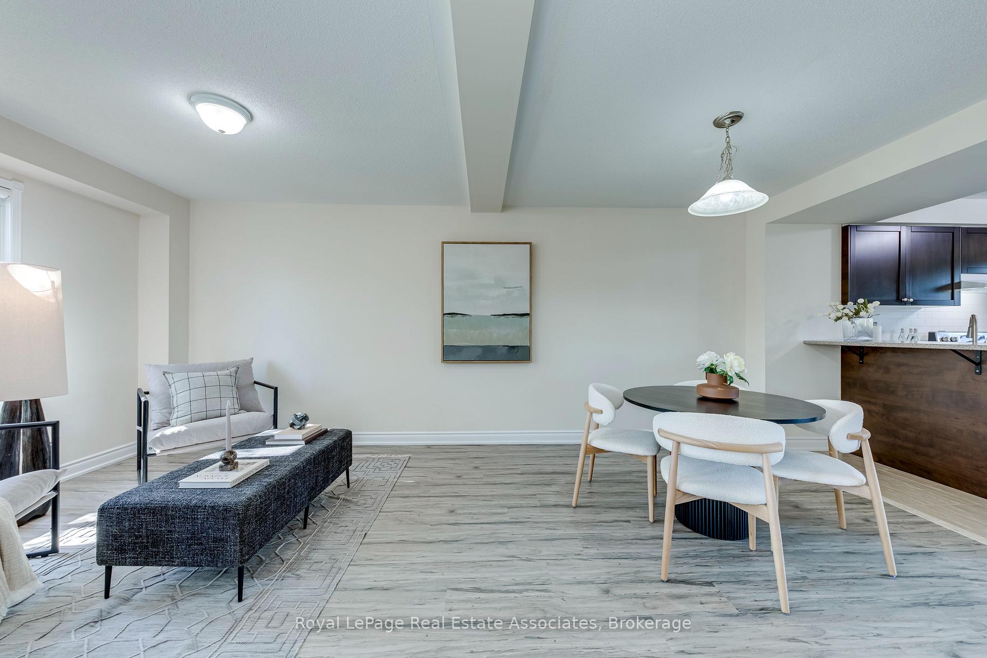Photo 6 of Unit 1, 2375 Truscott Drive, Mississauga, Clarkson — HOMEH