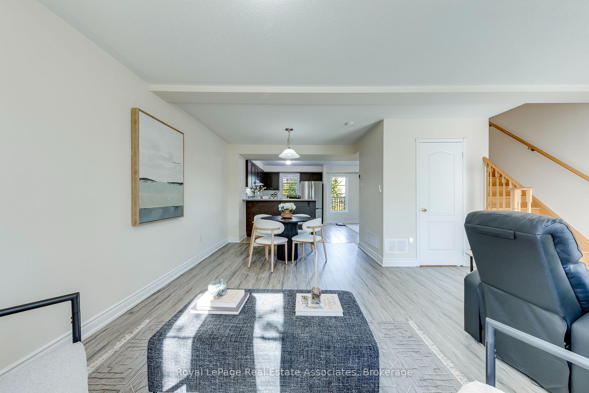 Photo 7 of Unit 1, 2375 Truscott Drive, Mississauga, Clarkson — HOMEH