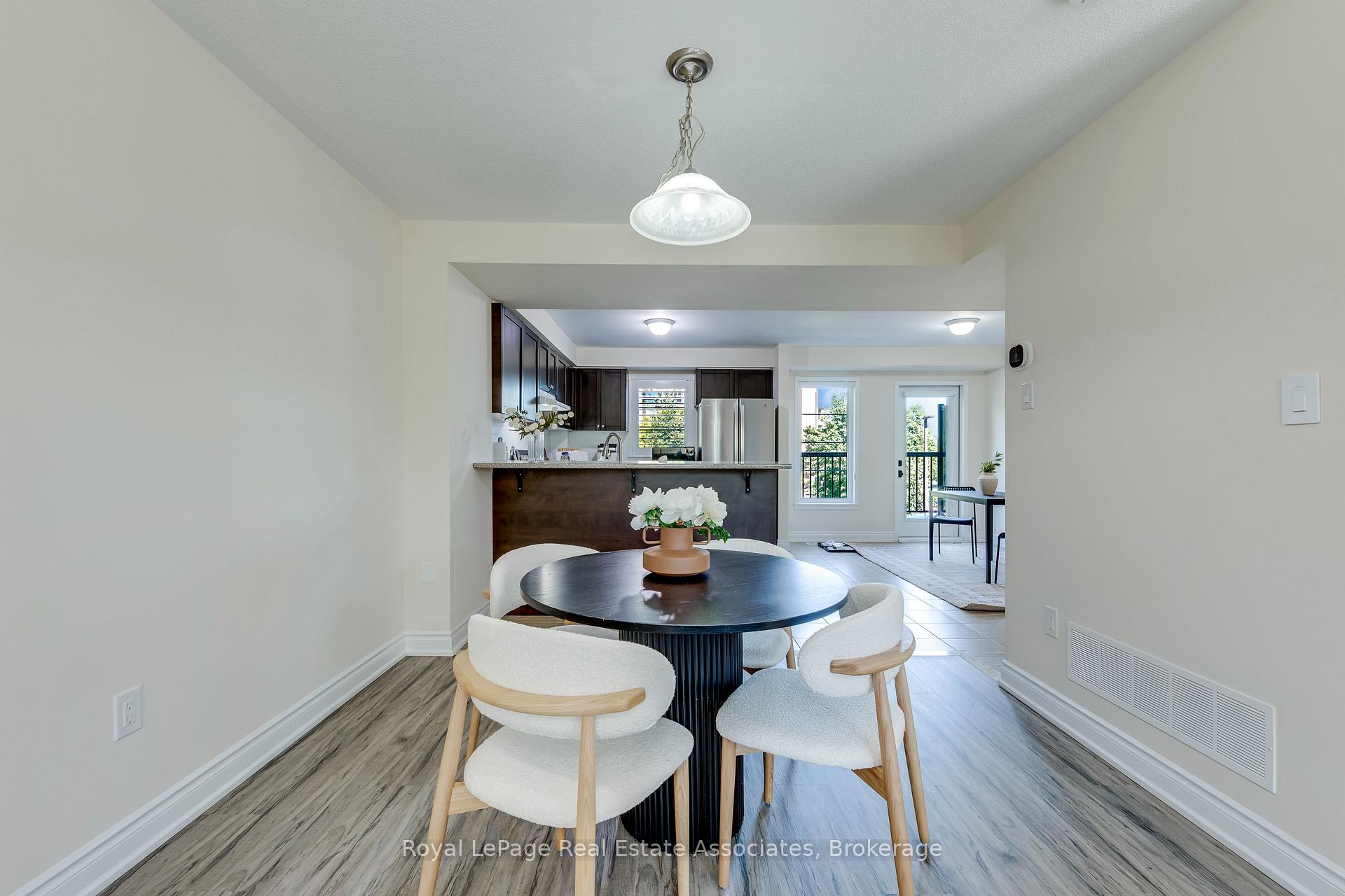 Photo 8 of Unit 1, 2375 Truscott Drive, Mississauga, Clarkson — HOMEH
