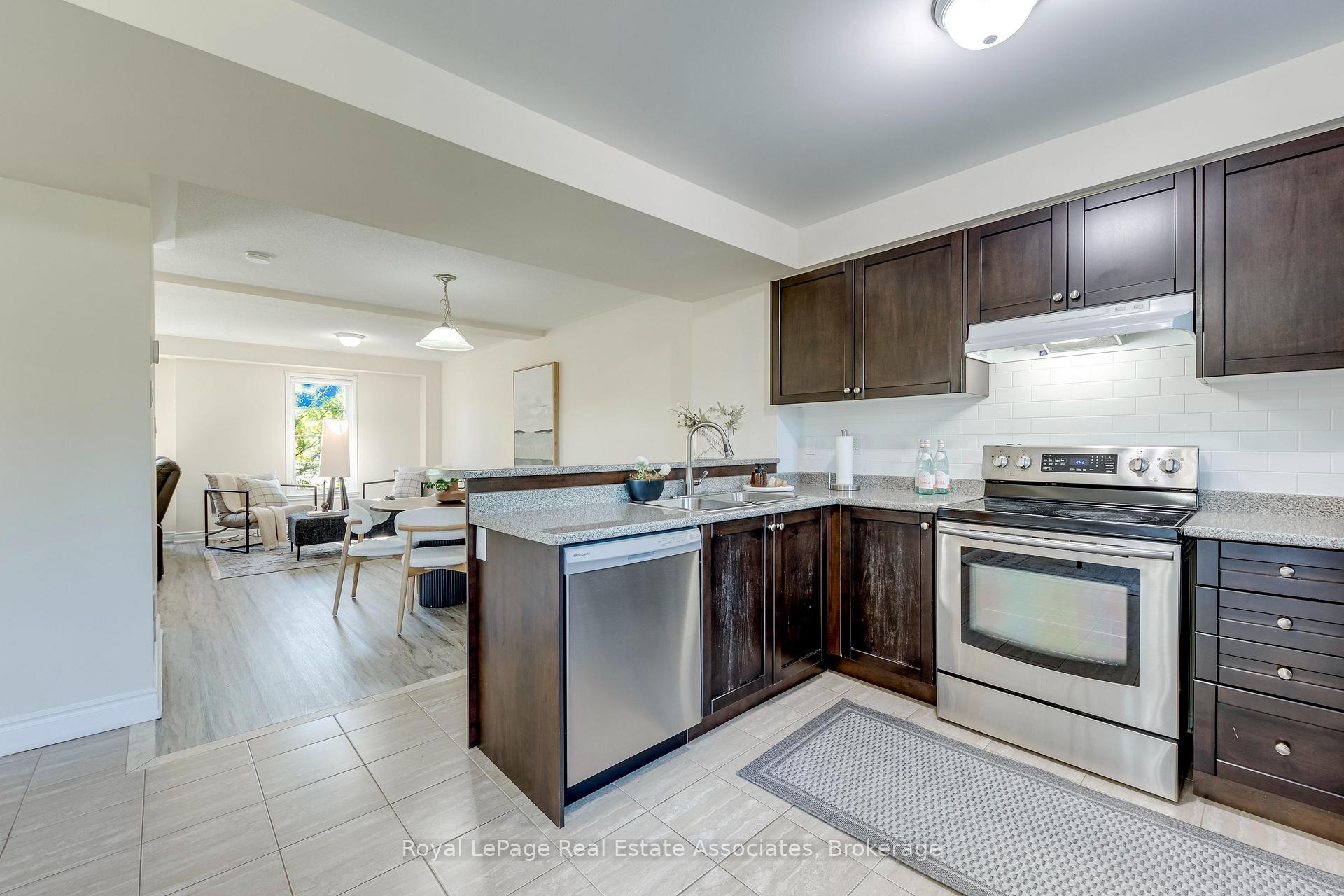 Photo 11 of Unit 1, 2375 Truscott Drive, Mississauga, Clarkson — HOMEH