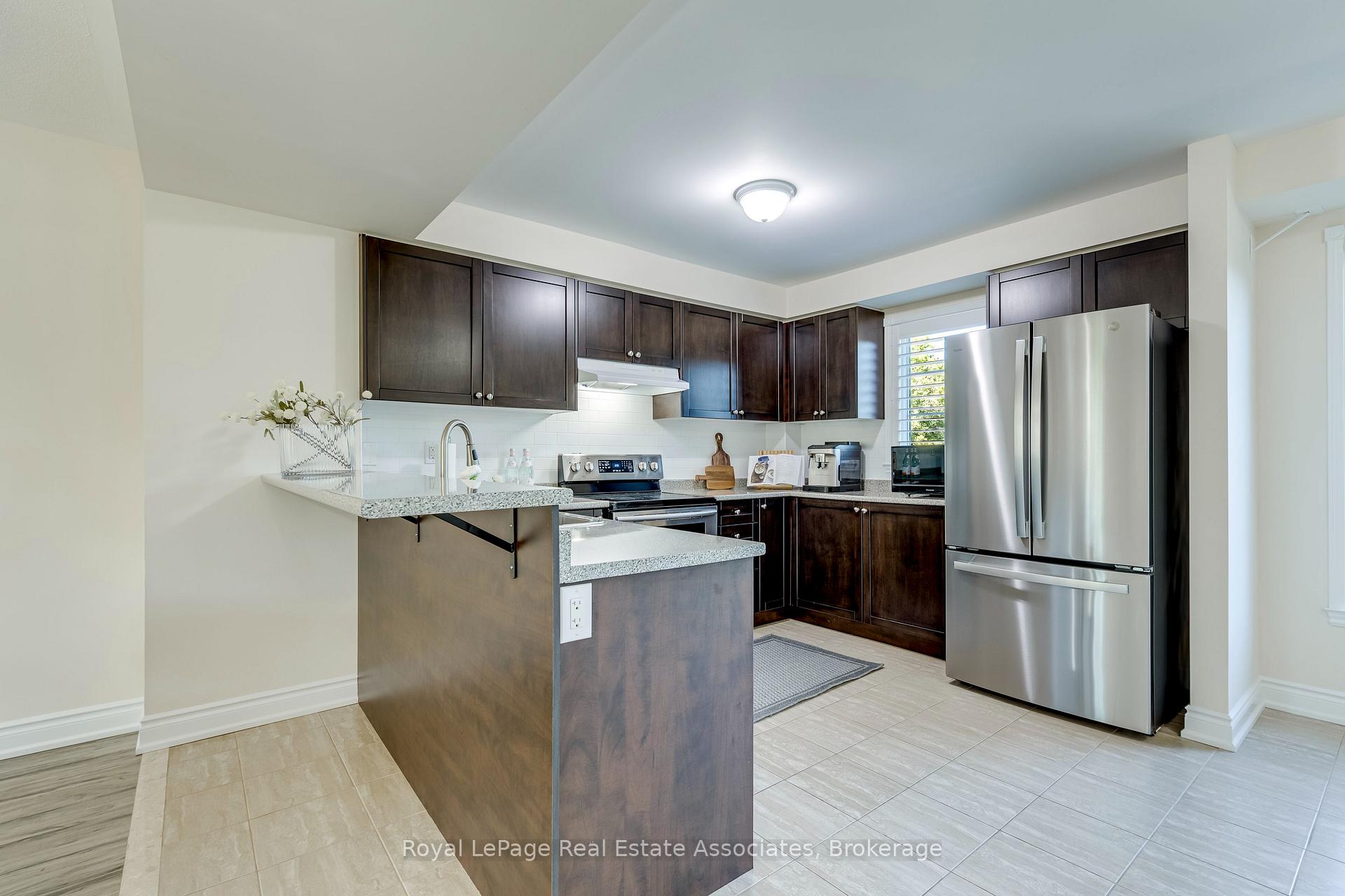Photo 12 of Unit 1, 2375 Truscott Drive, Mississauga, Clarkson — HOMEH