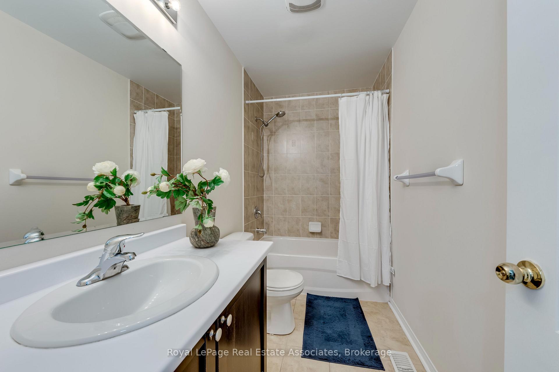 Photo 16 of Unit 1, 2375 Truscott Drive, Mississauga, Clarkson — HOMEH