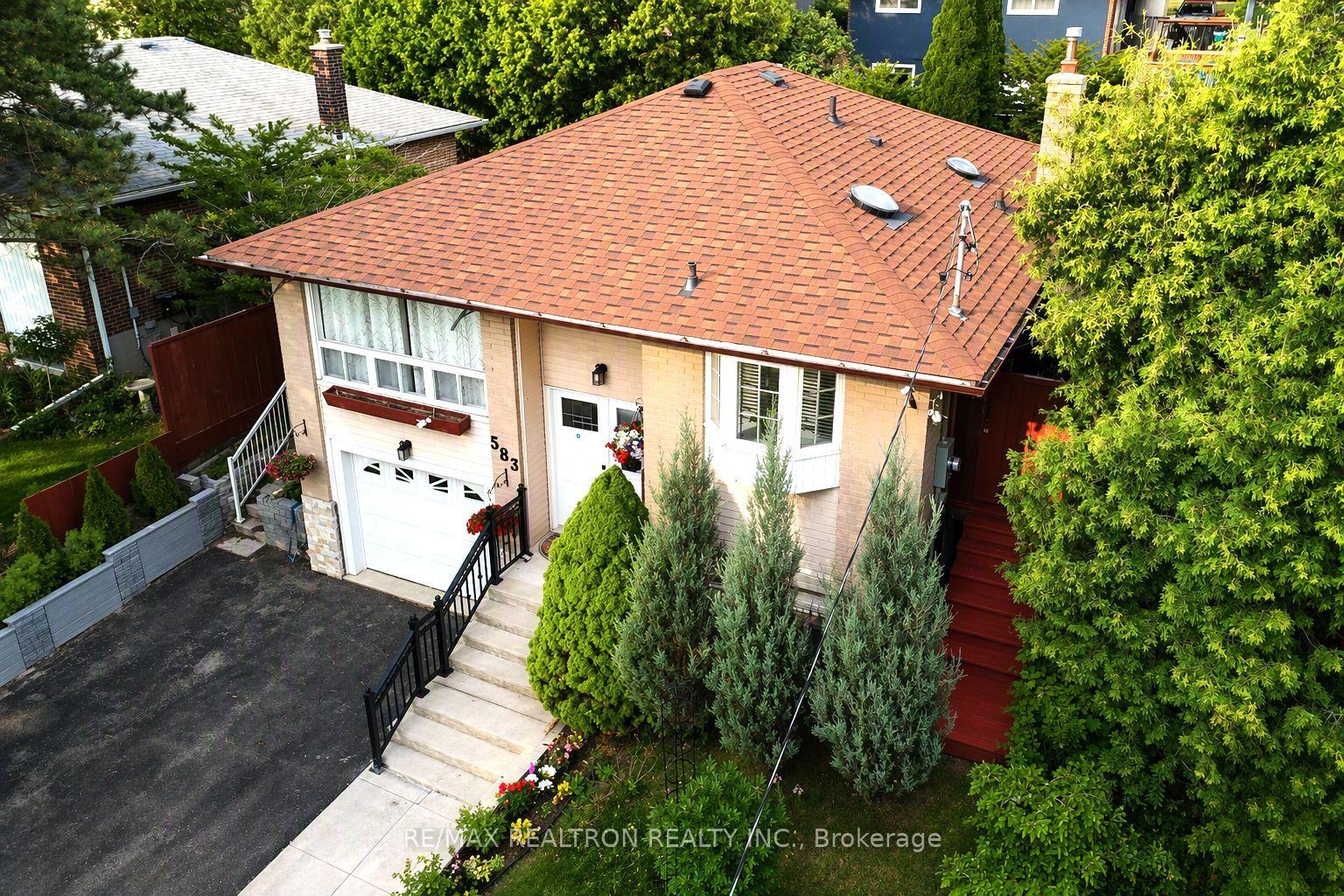 Photo 2 of 583 Pinewood Street, Oshawa, O'Neill — HOMEH