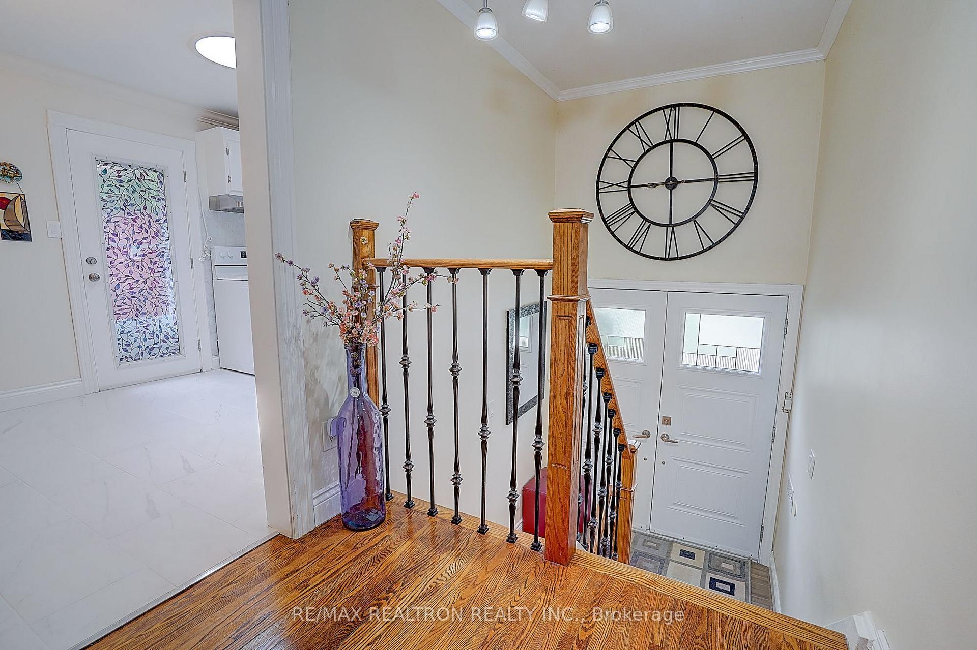Photo 3 of 583 Pinewood Street, Oshawa, O'Neill — HOMEH