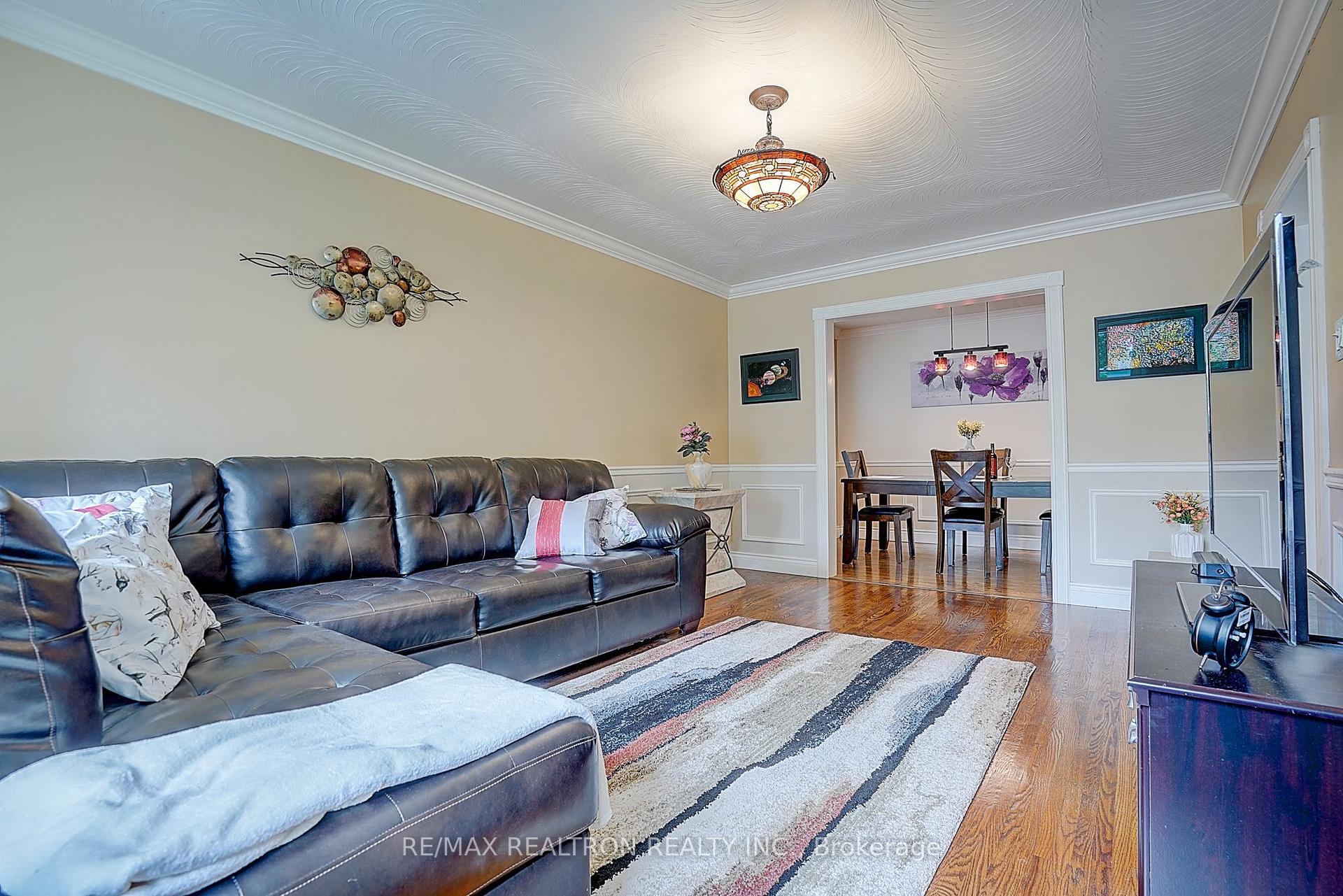 Photo 6 of 583 Pinewood Street, Oshawa, O'Neill — HOMEH