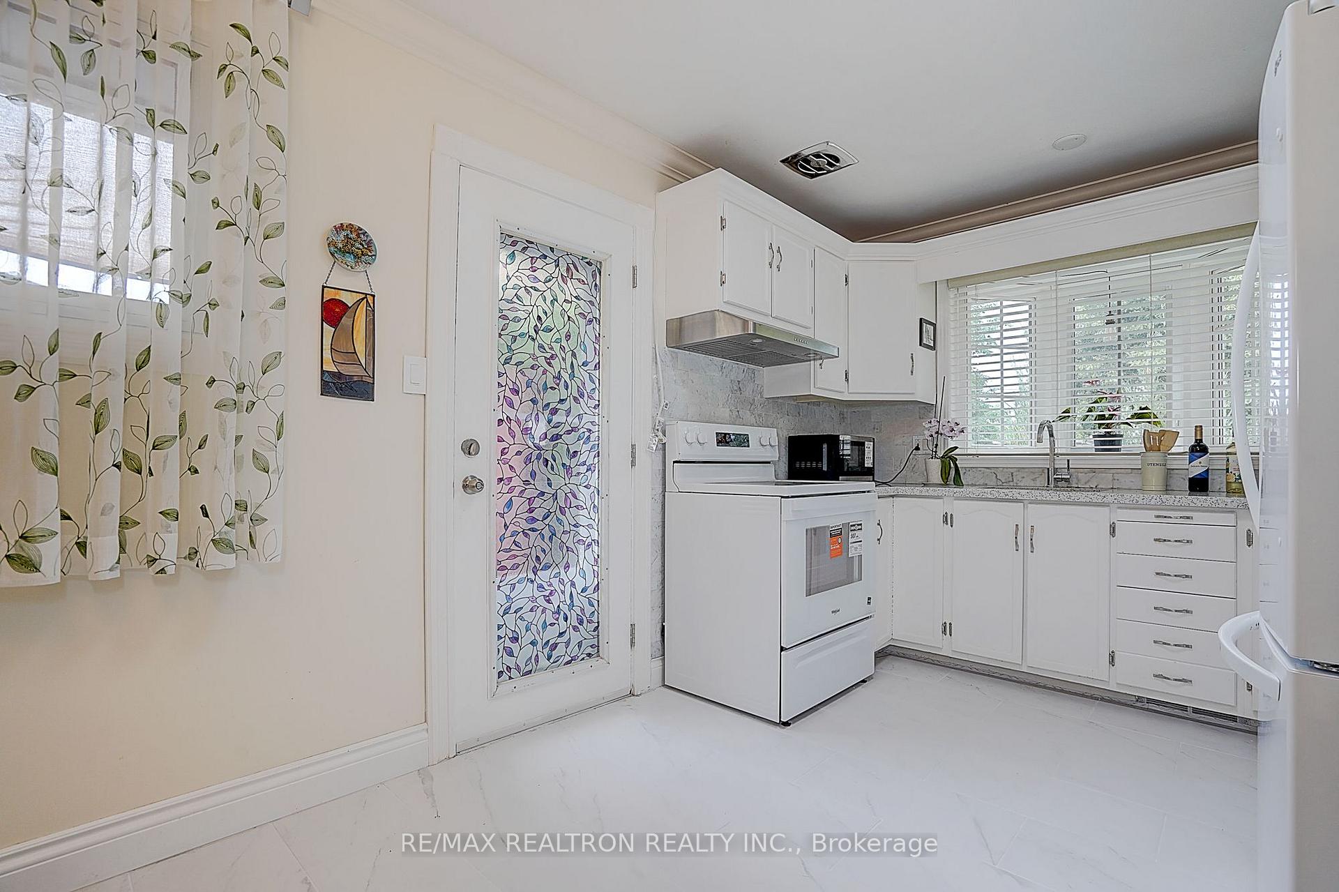 Photo 13 of 583 Pinewood Street, Oshawa, O'Neill — HOMEH
