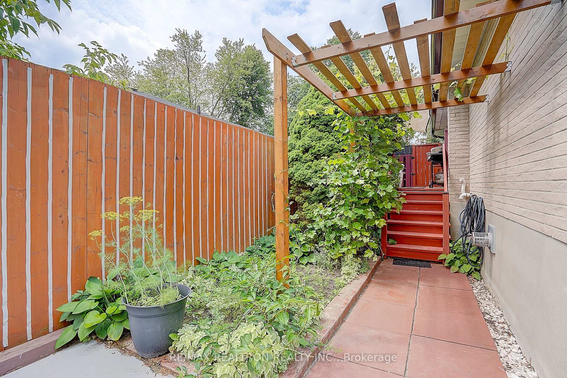 Photo 33 of 583 Pinewood Street, Oshawa, O'Neill — HOMEH