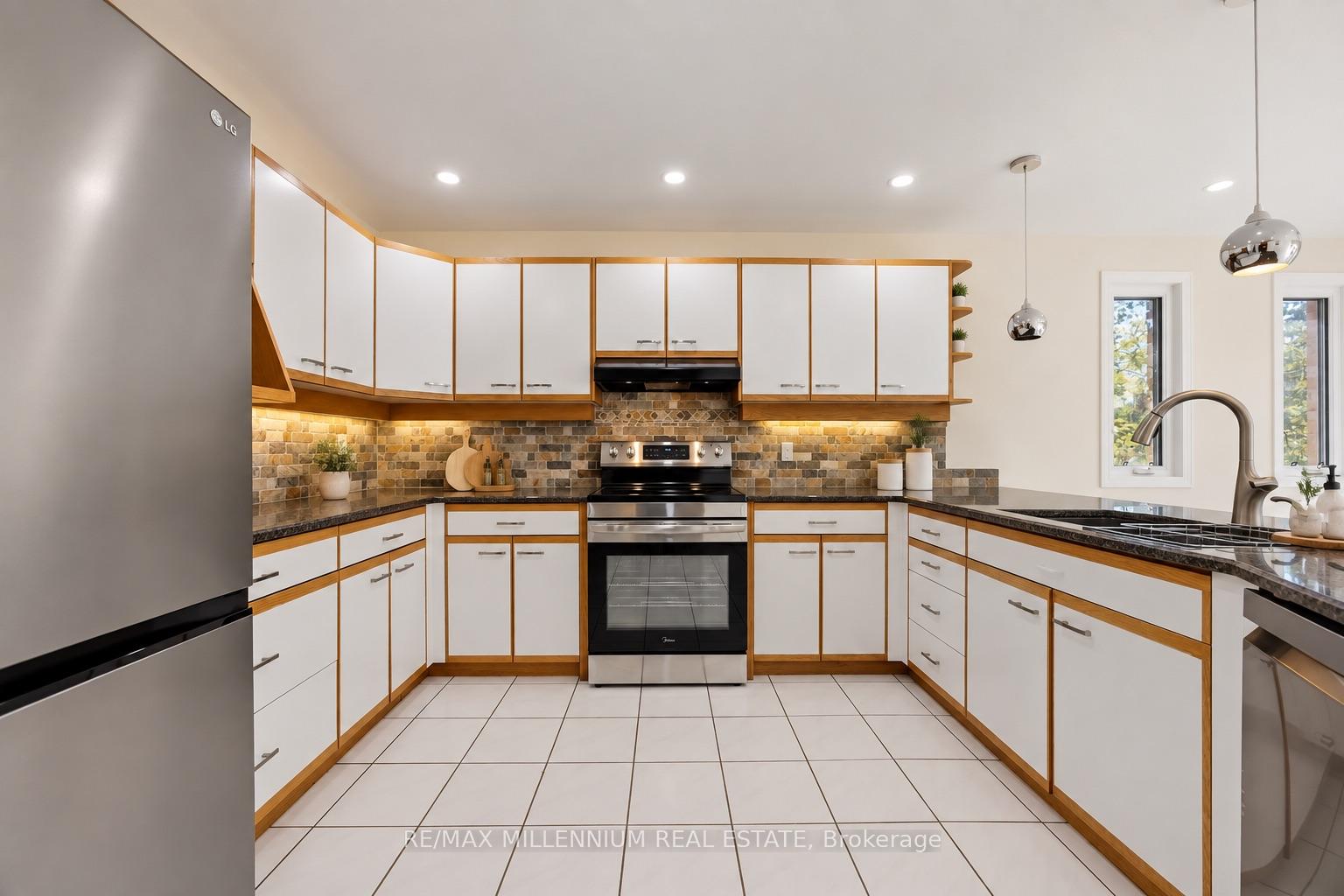 Photo 10 of 1855 Malden Crescent, Pickering, Liverpool — HOMEH