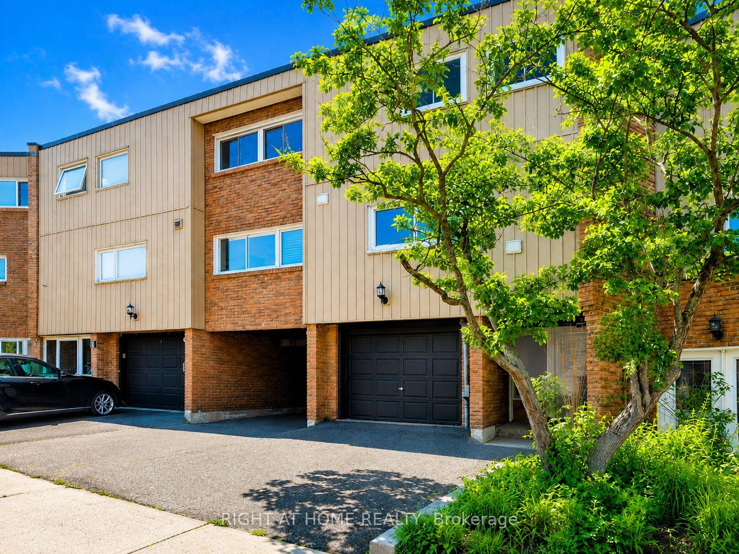 Photo 2 of Unit 6, 400 Bloor Street, Mississauga, Mississauga Valleys — HOMEH