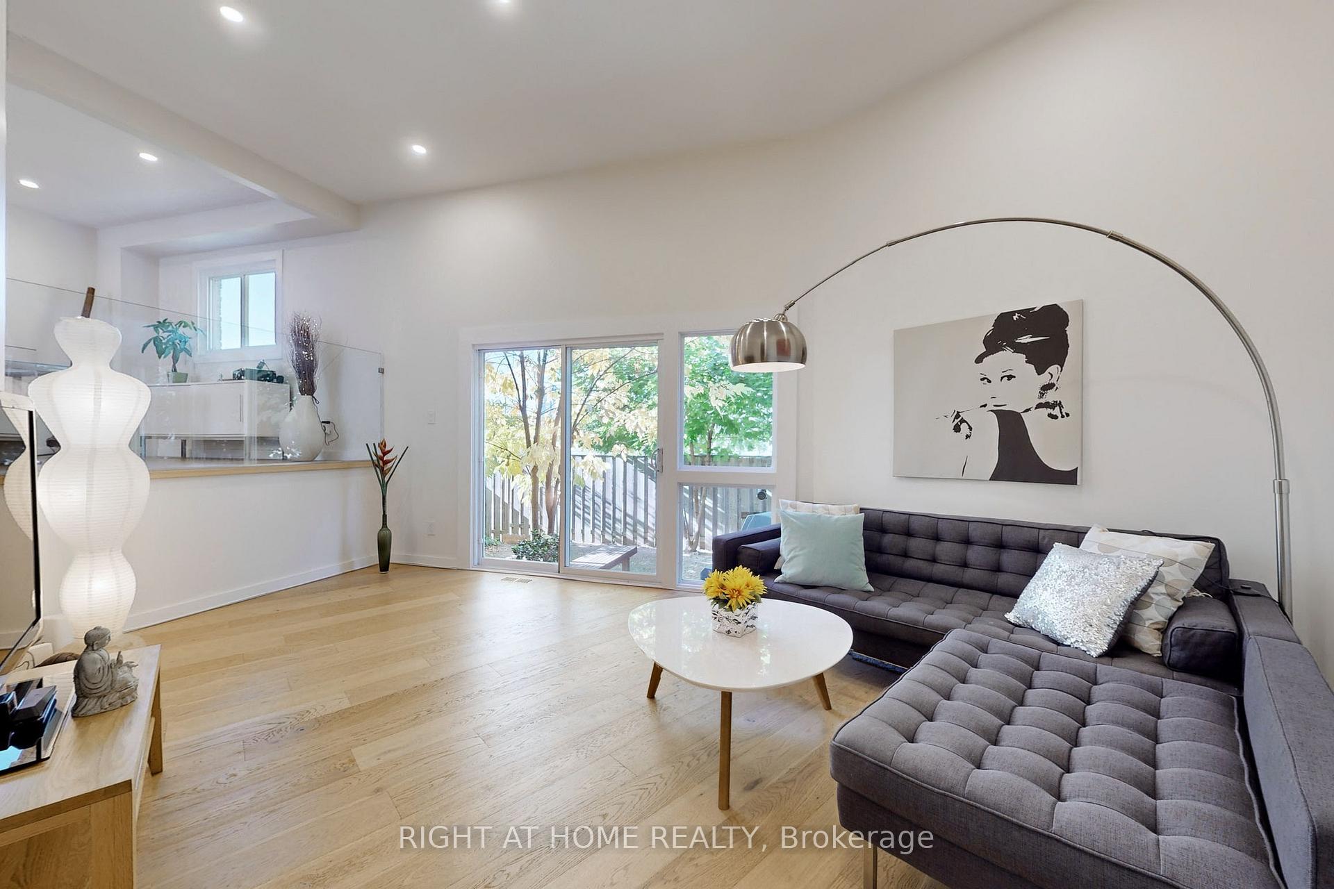 Photo 5 of Unit 6, 400 Bloor Street, Mississauga, Mississauga Valleys — HOMEH