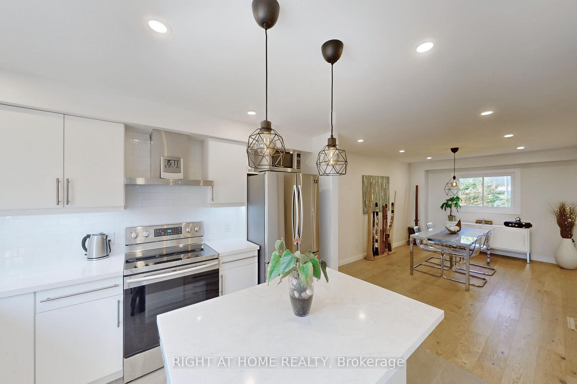 Photo 6 of Unit 6, 400 Bloor Street, Mississauga, Mississauga Valleys — HOMEH
